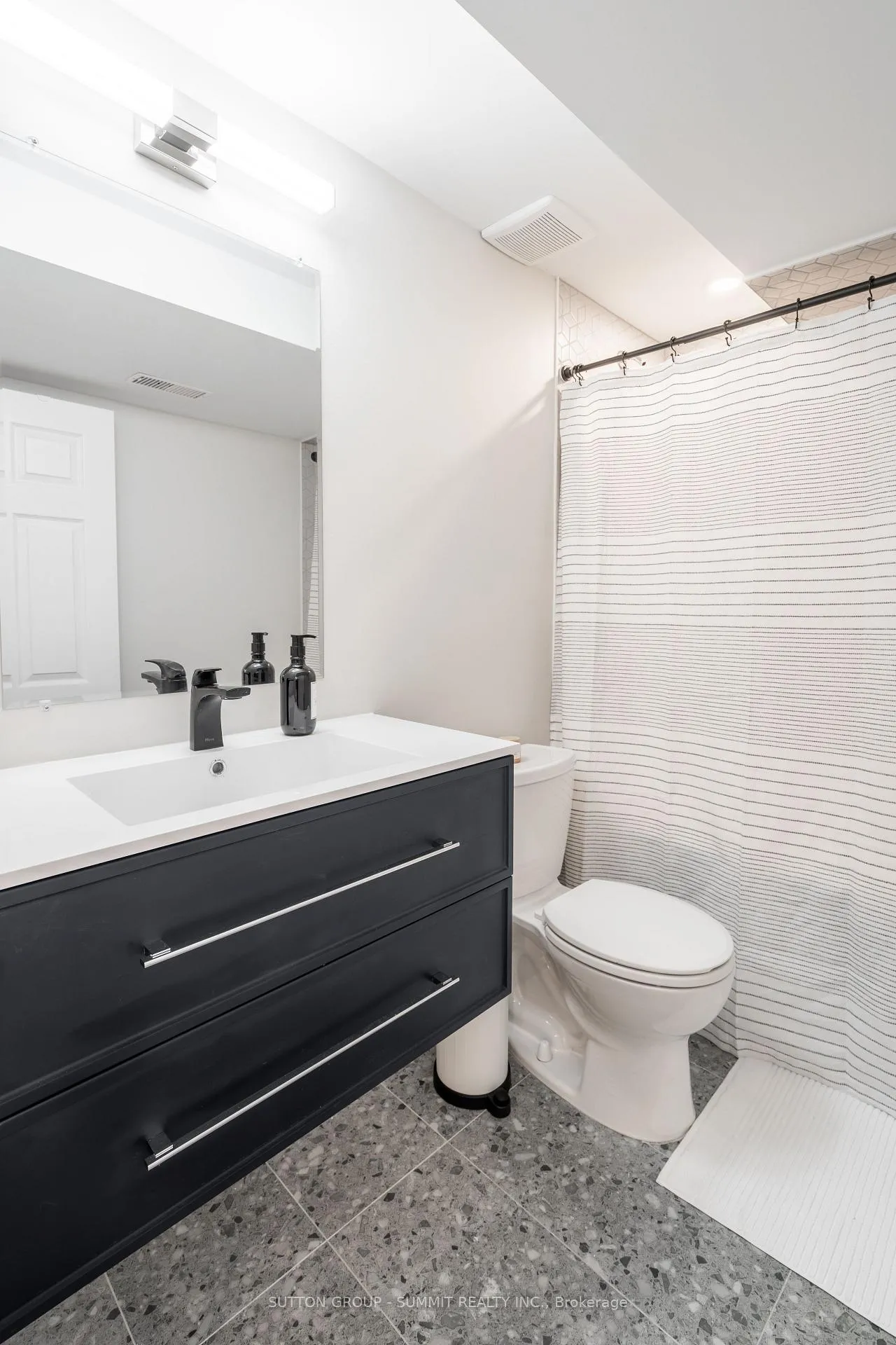 Photo 13 of Unit 2, 73 Cranbrook Drive, Hamilton, Gilkson — HOMEH
