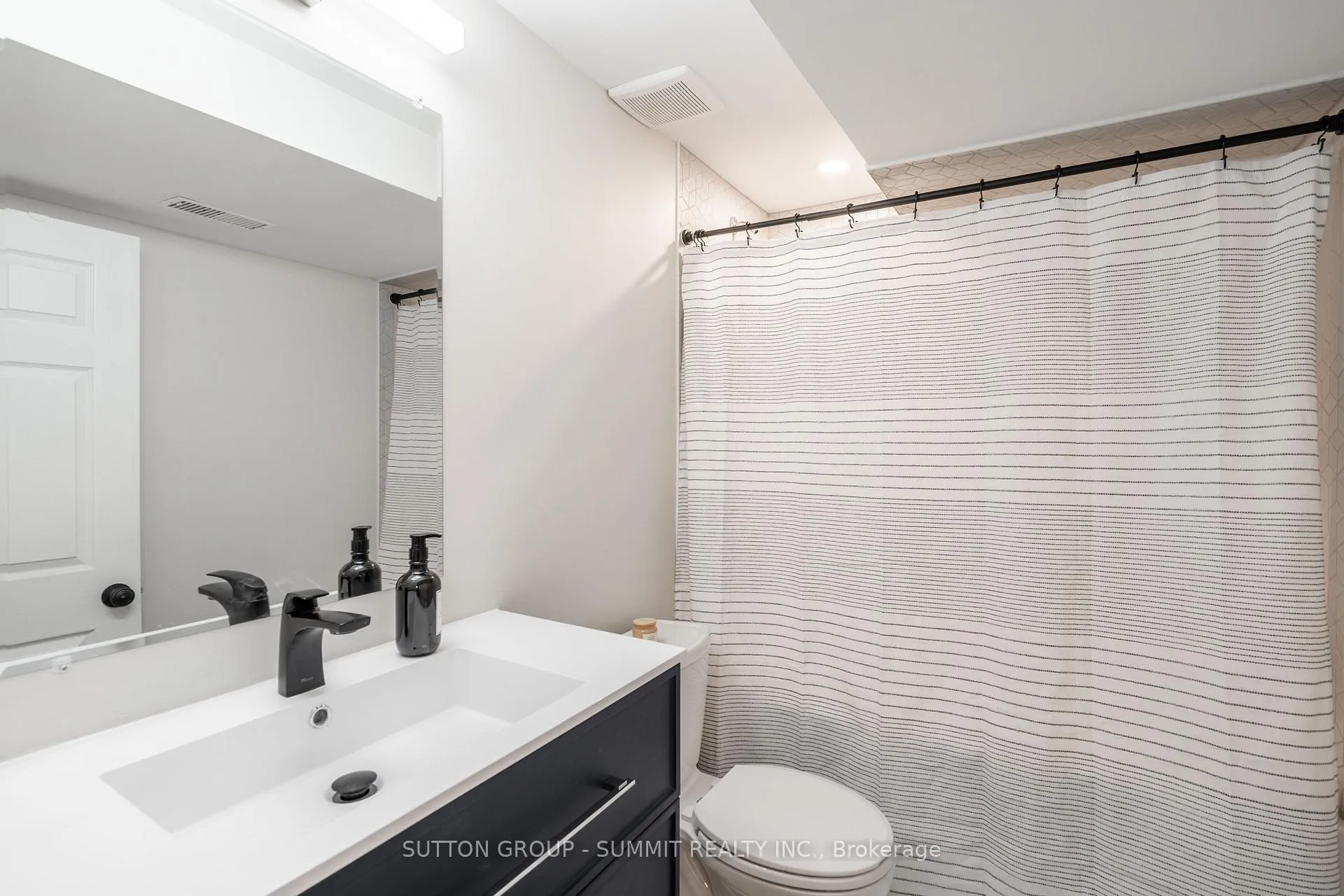 Photo 14 of Unit 2, 73 Cranbrook Drive, Hamilton, Gilkson — HOMEH