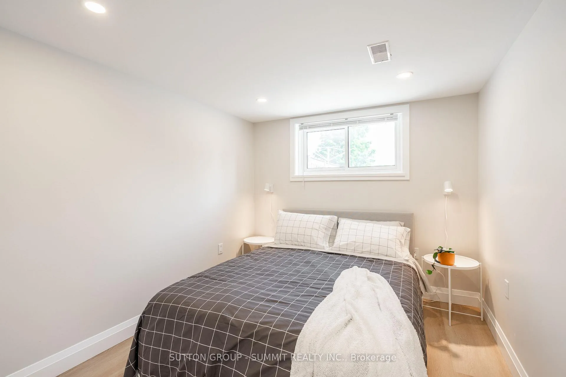 Photo 15 of Unit 2, 73 Cranbrook Drive, Hamilton, Gilkson — HOMEH