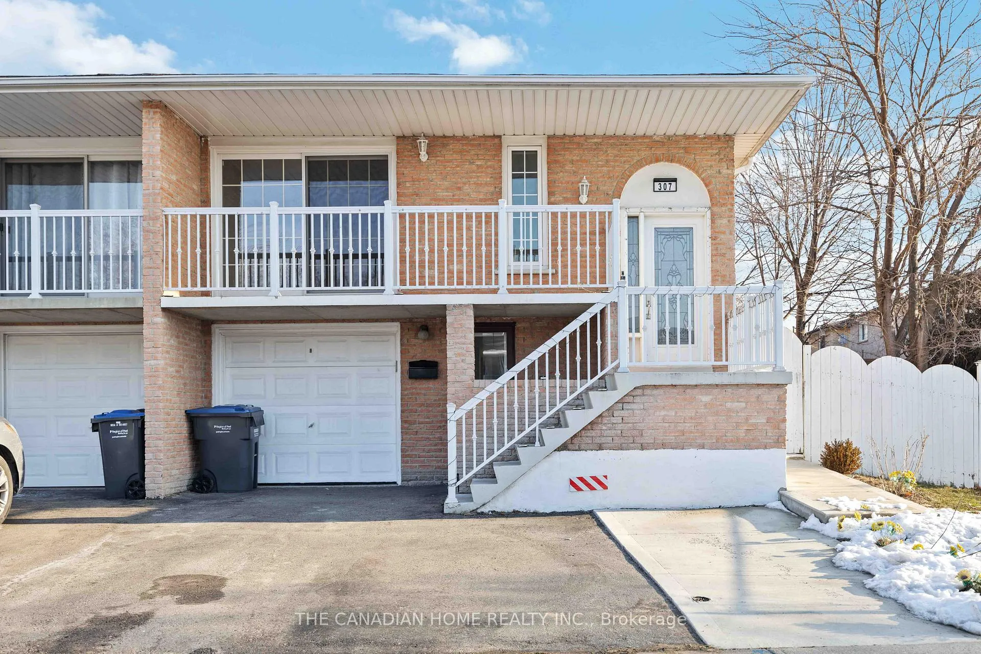 Front of 307 Royal Salisbury Way