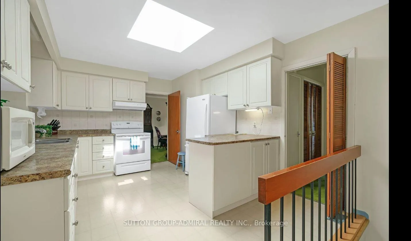 Photo 10 of 379 Sugar Maple Lane, Richmond Hill, Mill Pond — HOMEH