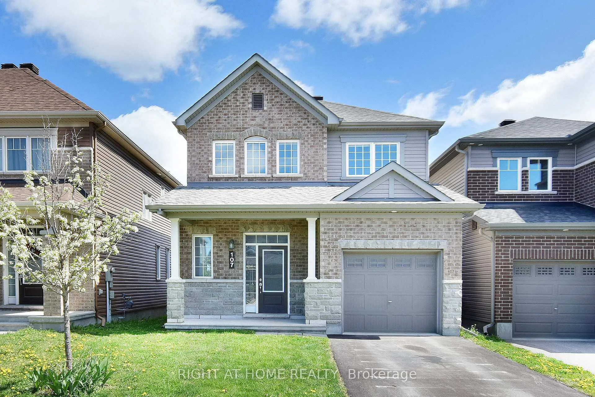 Photo 2 of 107 Westover Crescent, Ottawa, Kanata - Kanata Lakes/Heritage Hills — HOMEH