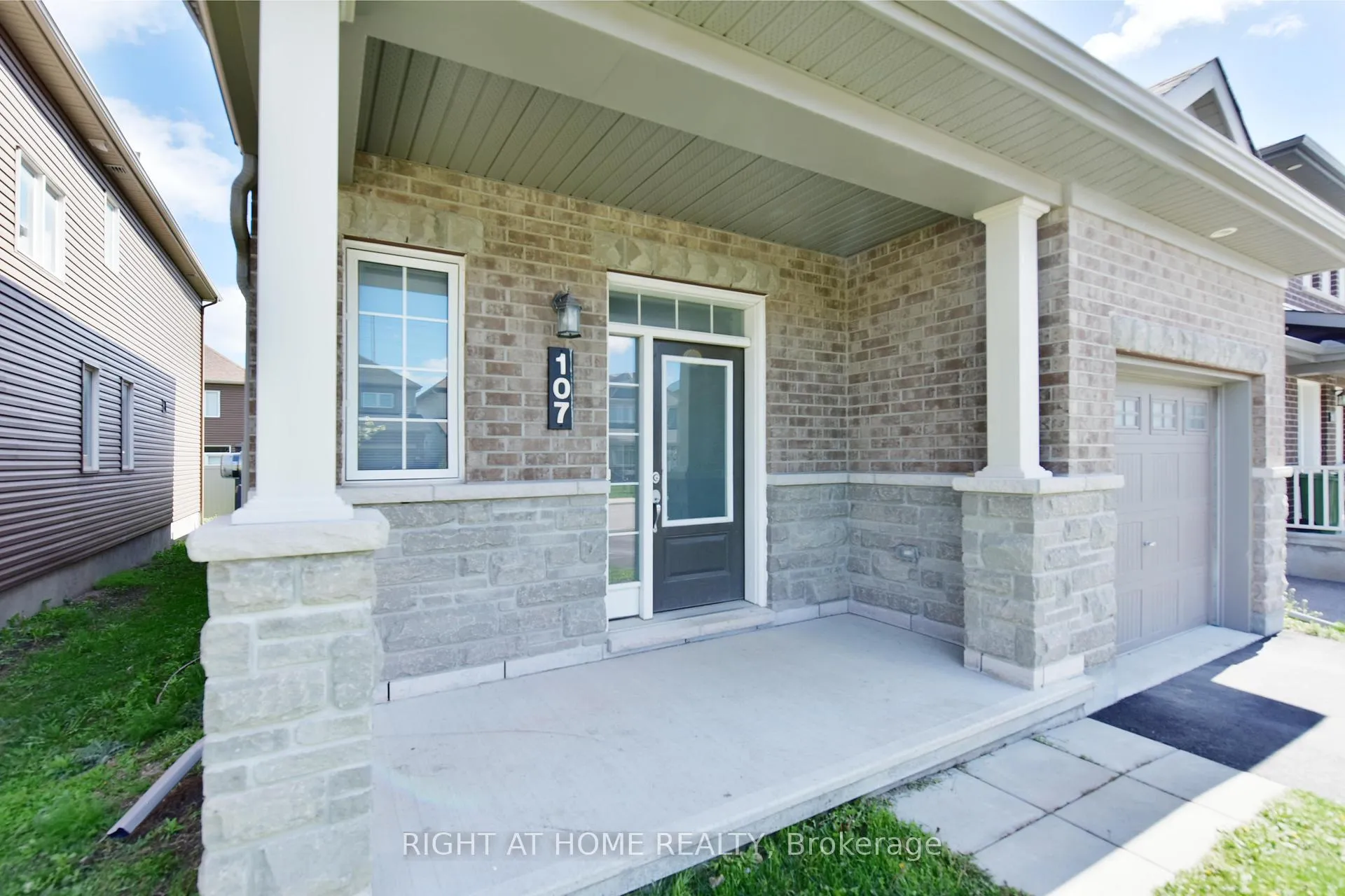 Photo 3 of 107 Westover Crescent, Ottawa, Kanata - Kanata Lakes/Heritage Hills — HOMEH