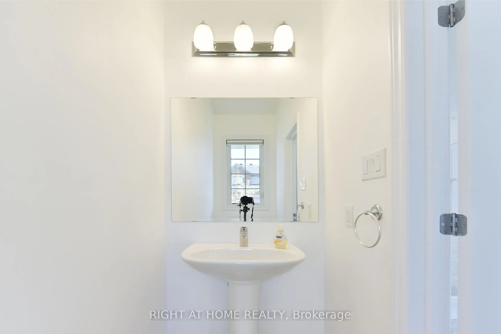 Photo 13 of 107 Westover Crescent, Ottawa, Kanata - Kanata Lakes/Heritage Hills — HOMEH