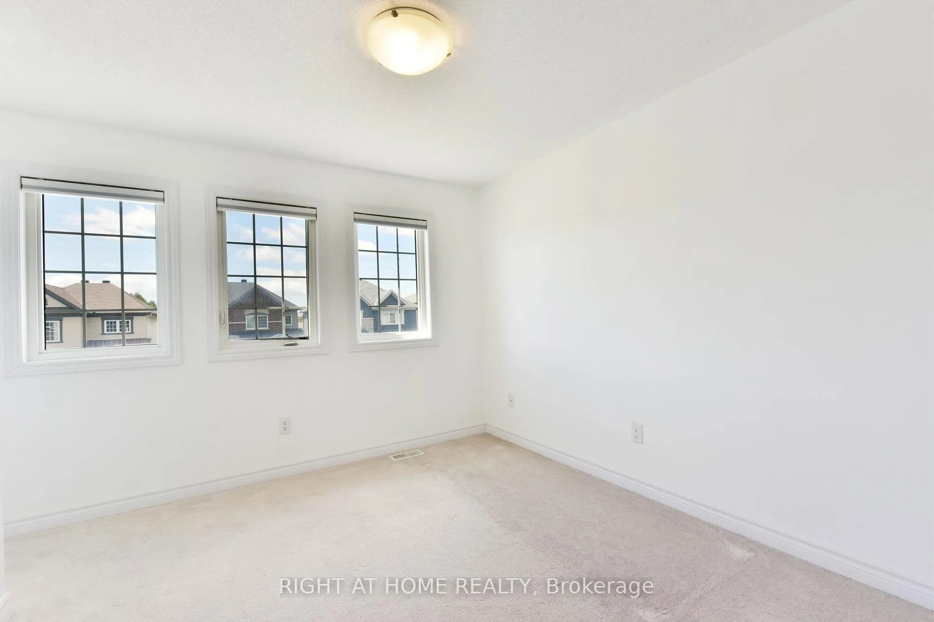 Photo 19 of 107 Westover Crescent, Ottawa, Kanata - Kanata Lakes/Heritage Hills — HOMEH
