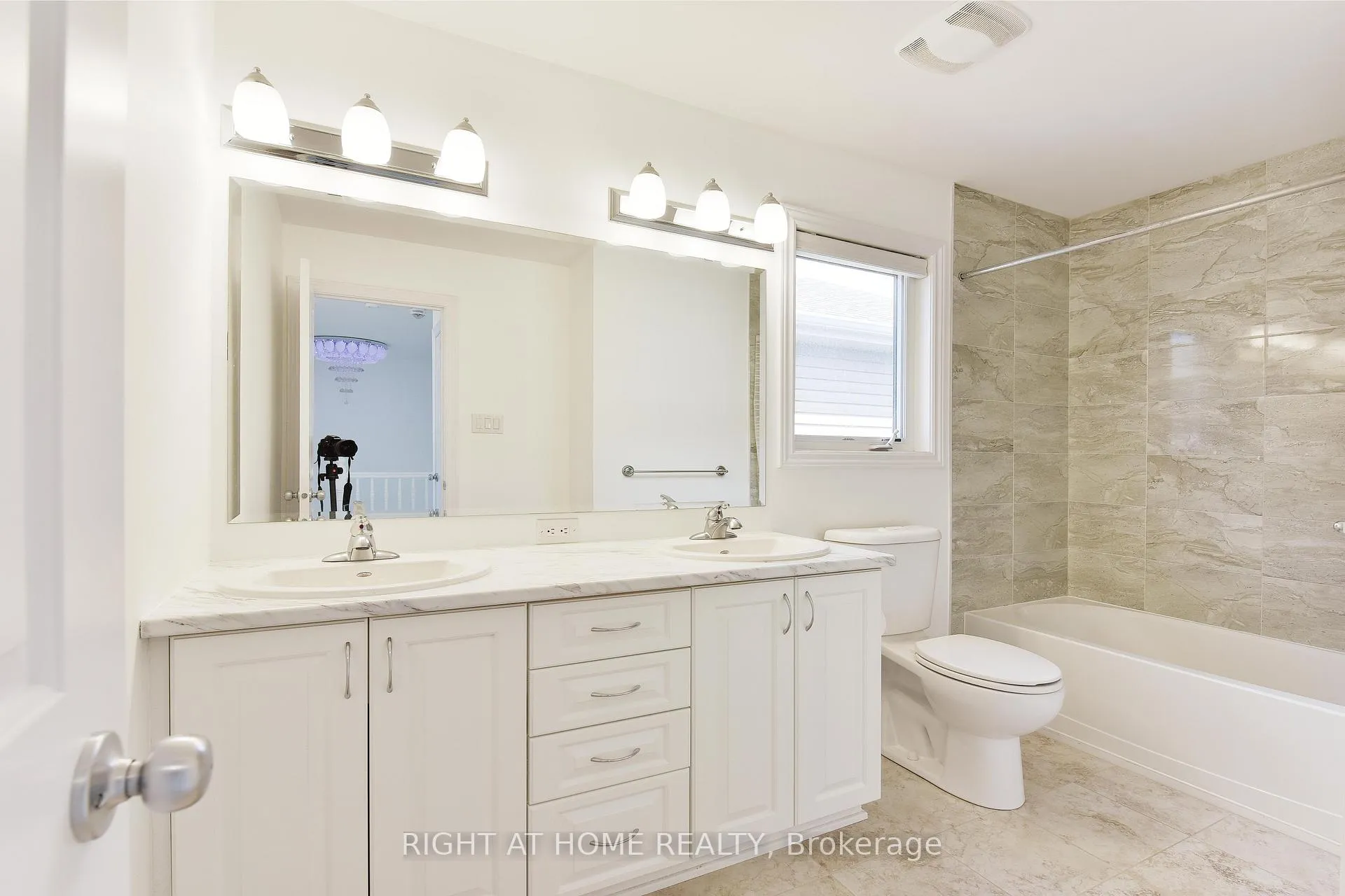 Photo 23 of 107 Westover Crescent, Ottawa, Kanata - Kanata Lakes/Heritage Hills — HOMEH