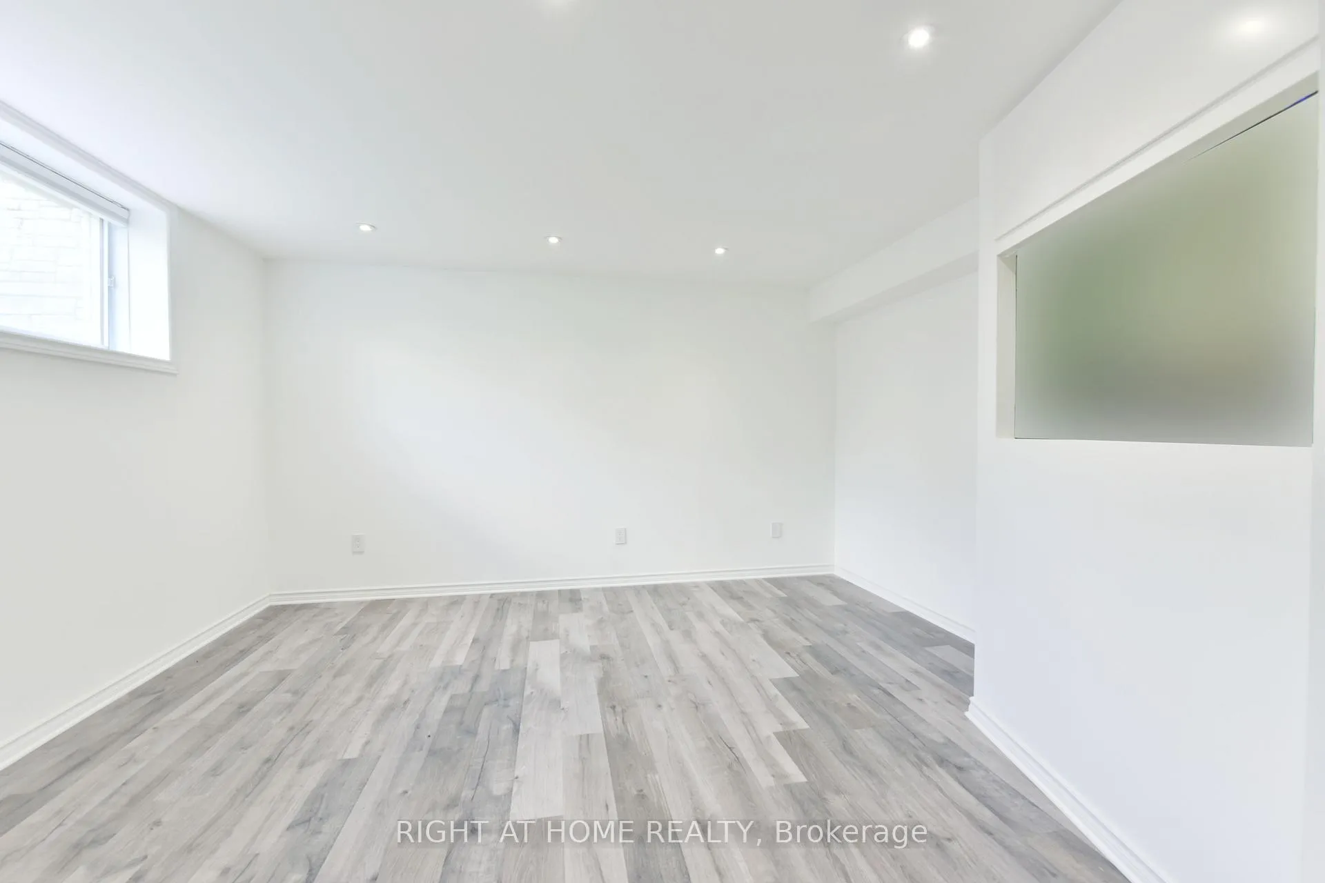 Photo 24 of 107 Westover Crescent, Ottawa, Kanata - Kanata Lakes/Heritage Hills — HOMEH