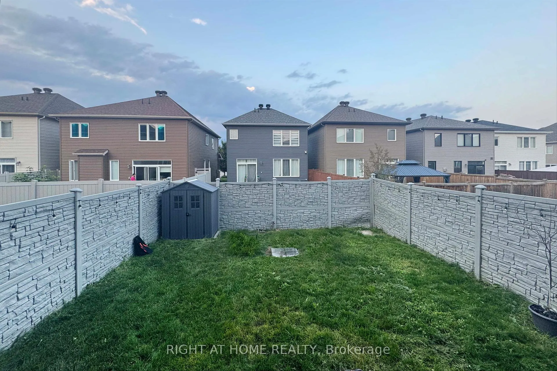 Photo 26 of 107 Westover Crescent, Ottawa, Kanata - Kanata Lakes/Heritage Hills — HOMEH