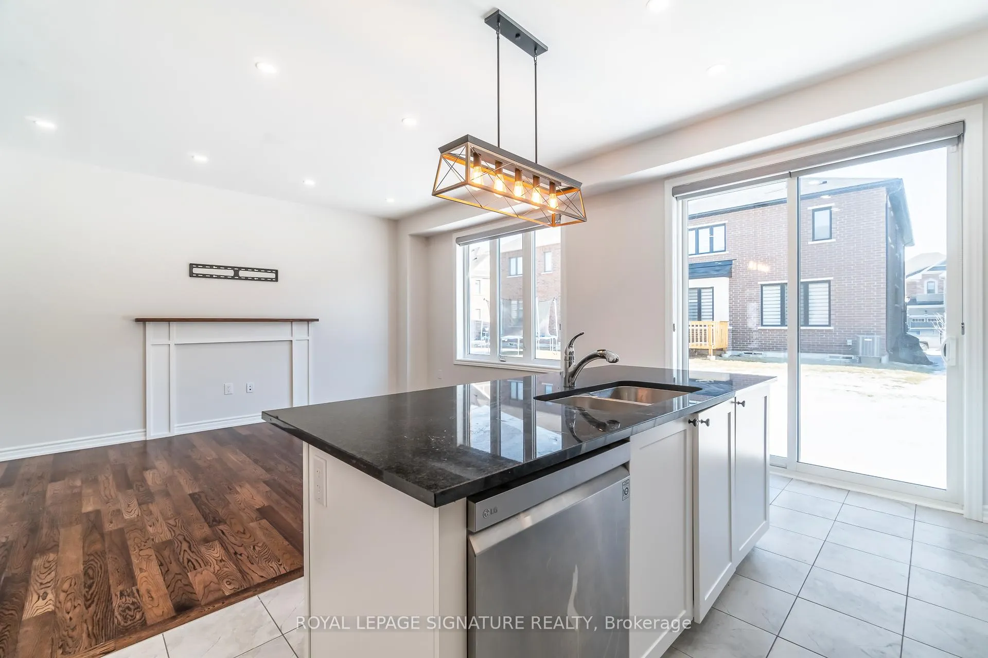 Photo 16 of 42 Broden Crescent, Whitby, Rural Whitby — HOMEH