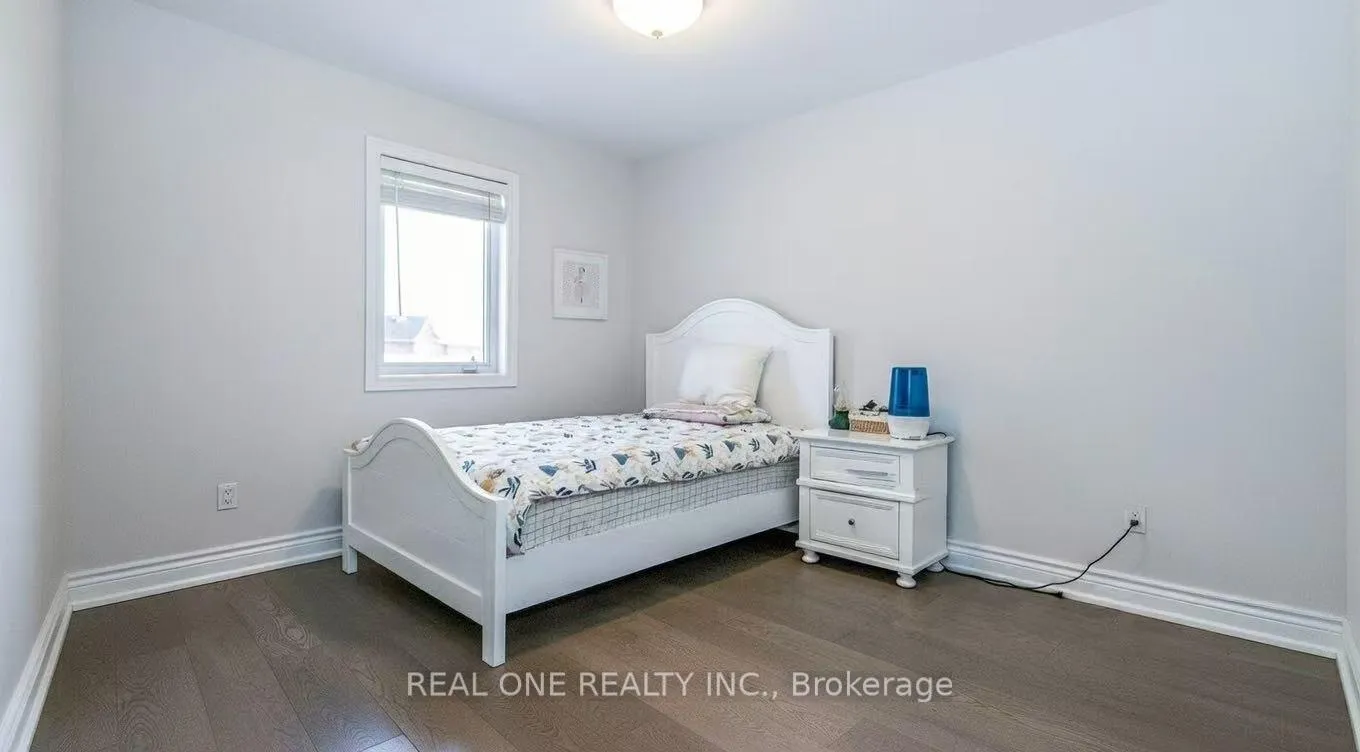 Photo 6 of 77 Leitchcroft Crescent E, Markham, Commerce Valley — HOMEH