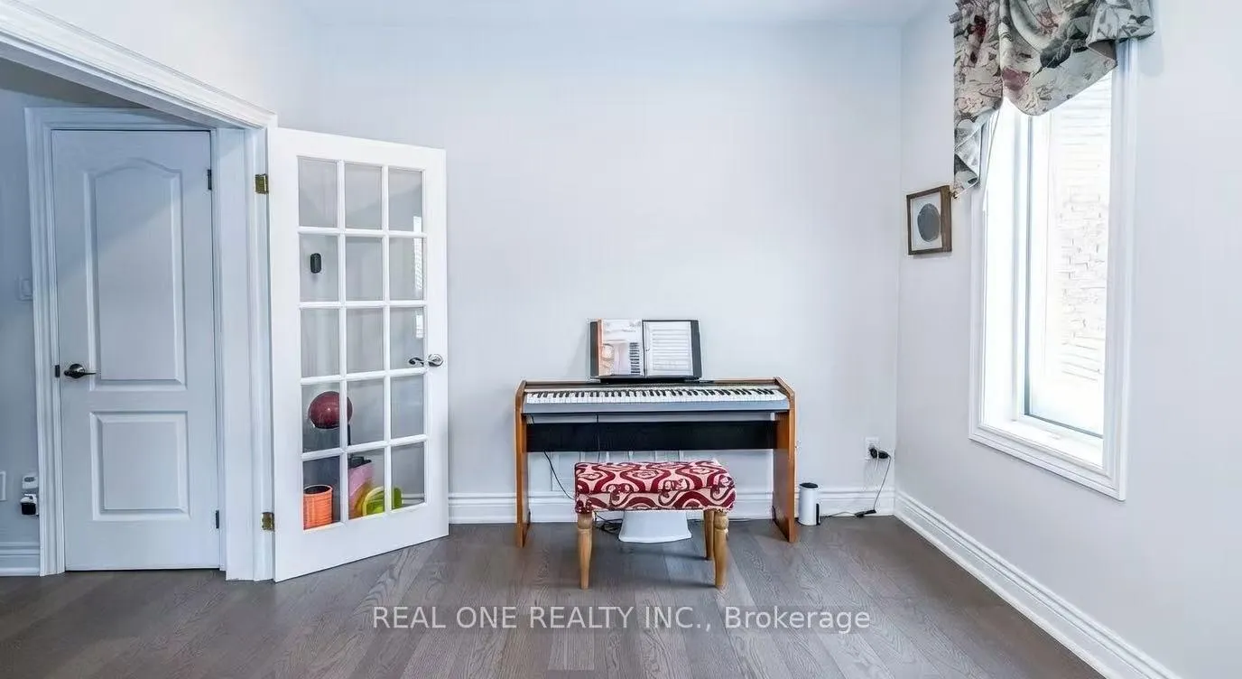 Photo 9 of 77 Leitchcroft Crescent E, Markham, Commerce Valley — HOMEH