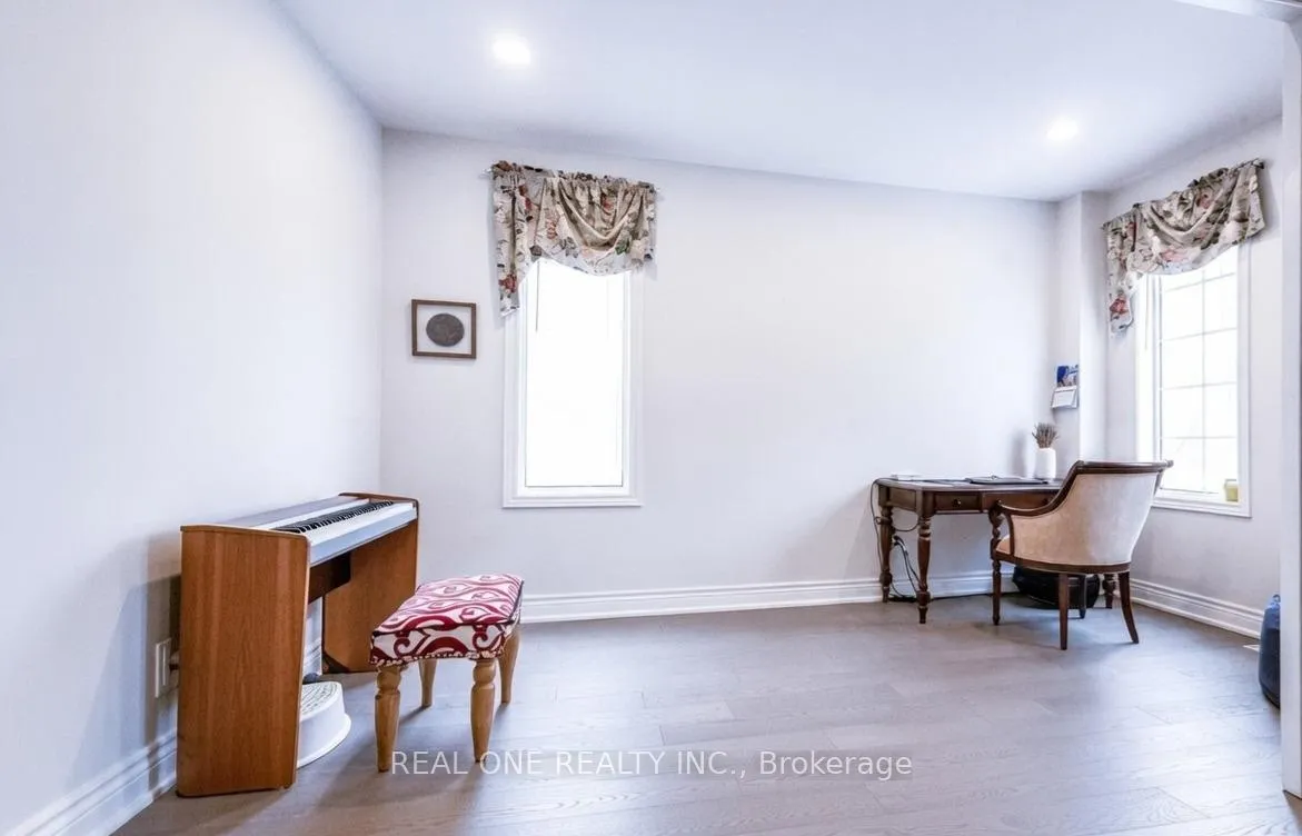Photo 17 of 77 Leitchcroft Crescent E, Markham, Commerce Valley — HOMEH