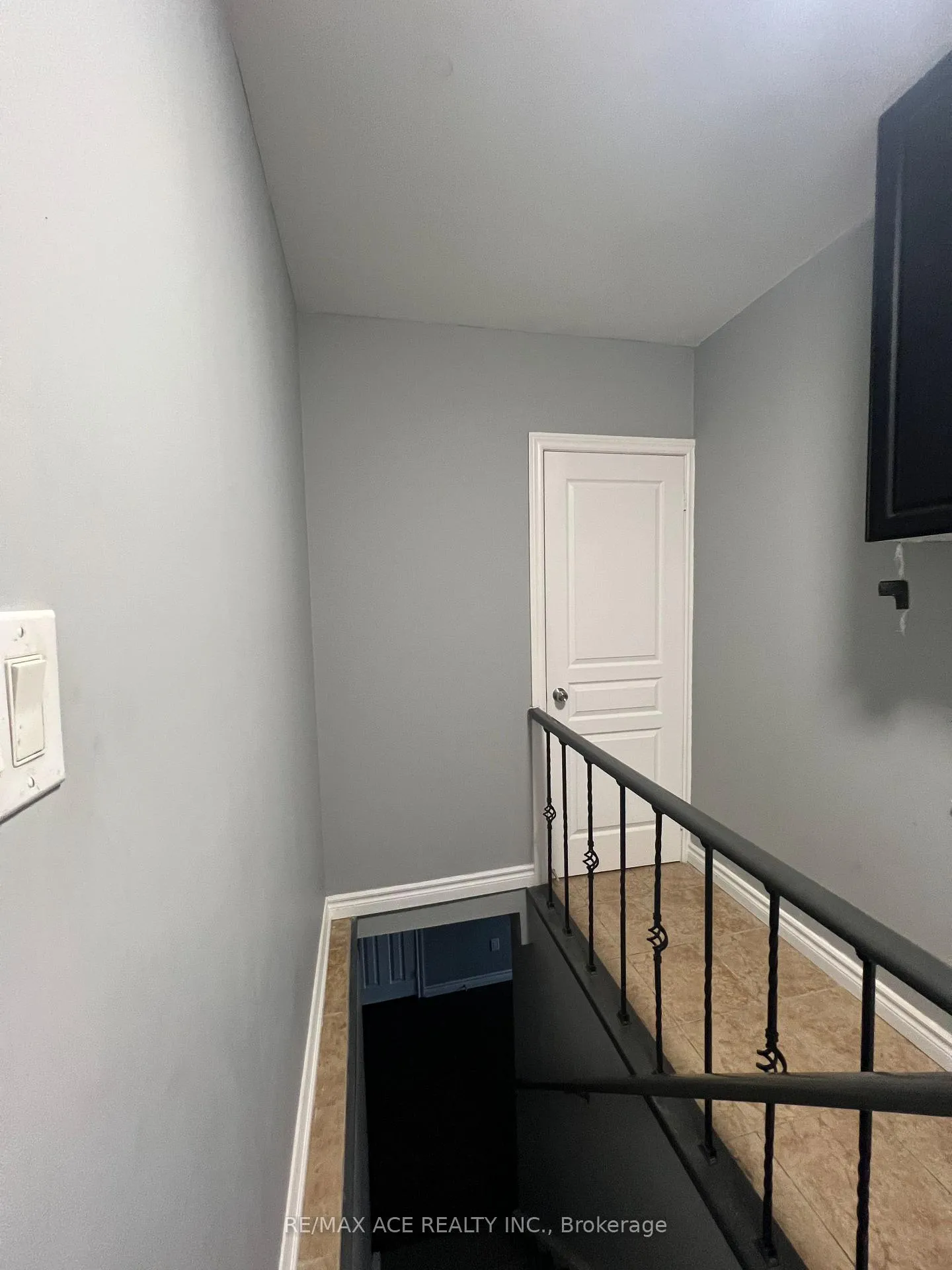Photo 3 of Unit Bsmt, 25 Hislop Drive, Markham, Box Grove — HOMEH