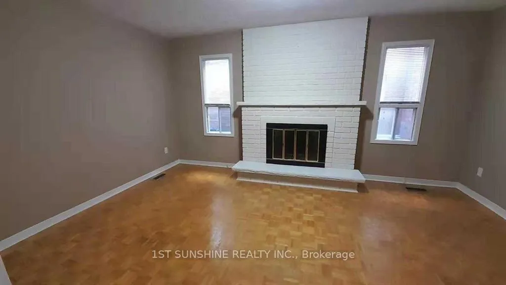 Photo 4 of 98 Summitcrest Drive N, Richmond Hill, Devonsleigh — HOMEH