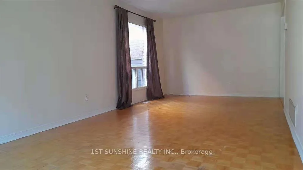 Photo 10 of 98 Summitcrest Drive N, Richmond Hill, Devonsleigh — HOMEH