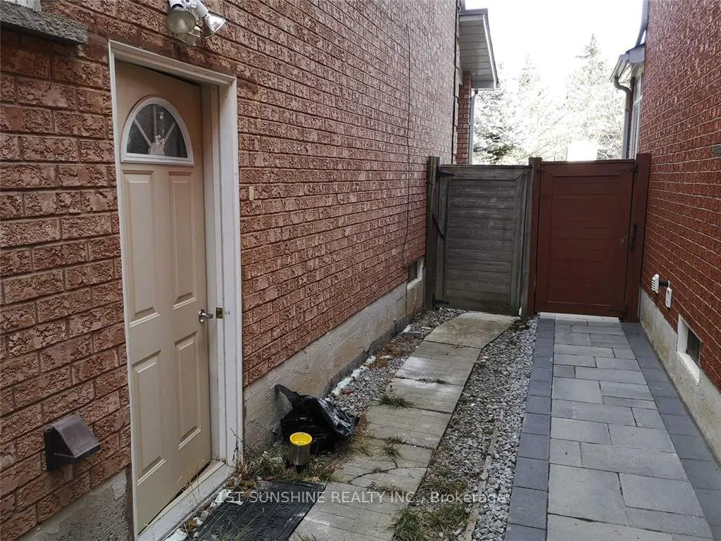 Photo 24 of 98 Summitcrest Drive N, Richmond Hill, Devonsleigh — HOMEH