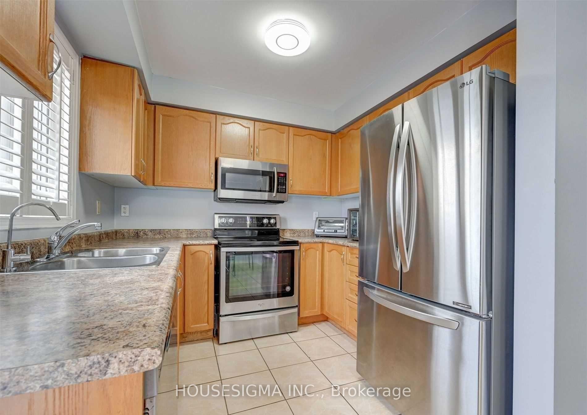 Photo 11 of 77 Beavervalley Drive, Brampton, Fletcher's Meadow — HOMEH