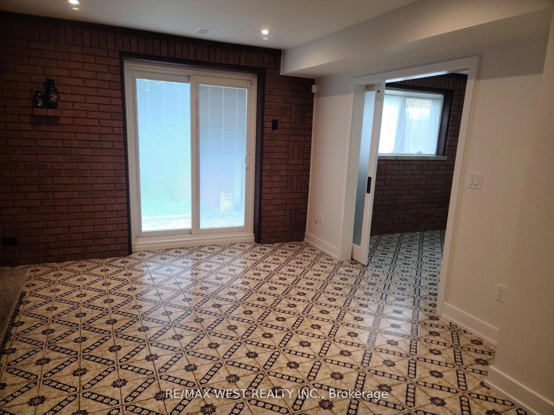 Photo 1 of 16 Stocco Court, Vaughan, West Woodbridge — HOMEH