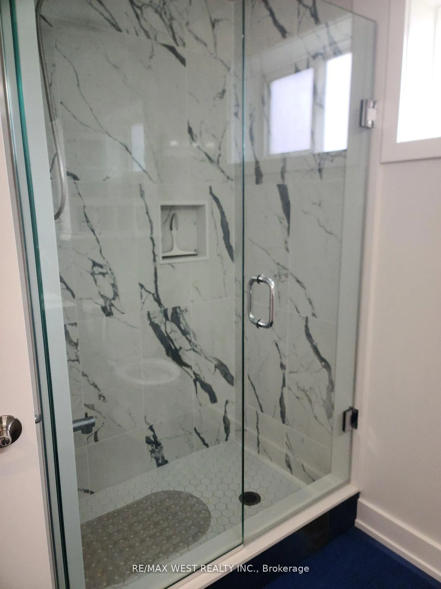 Photo 4 of 16 Stocco Court, Vaughan, West Woodbridge — HOMEH