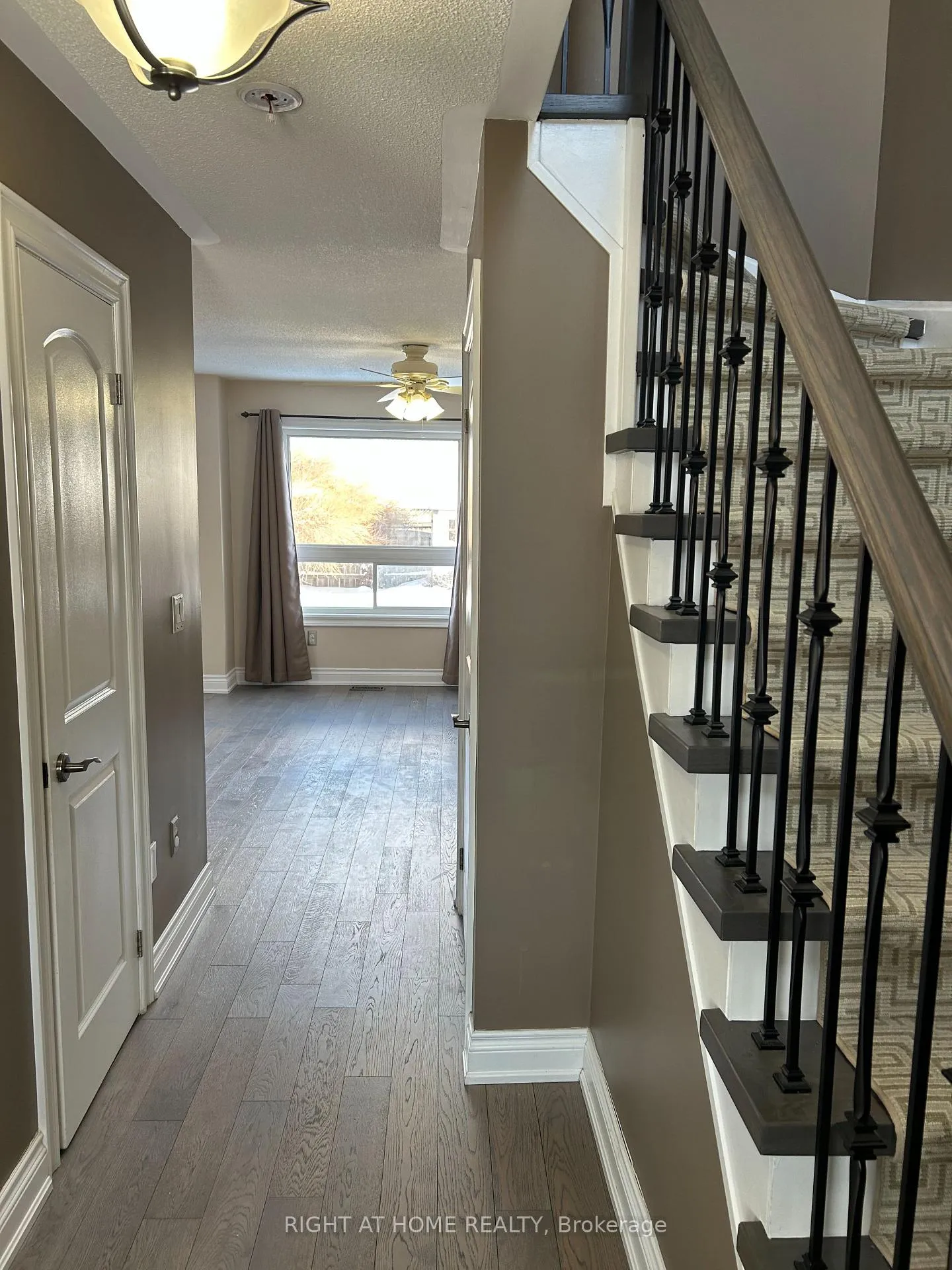 Photo 3 of 15 Allworth Crescent, Clarington, Bowmanville — HOMEH