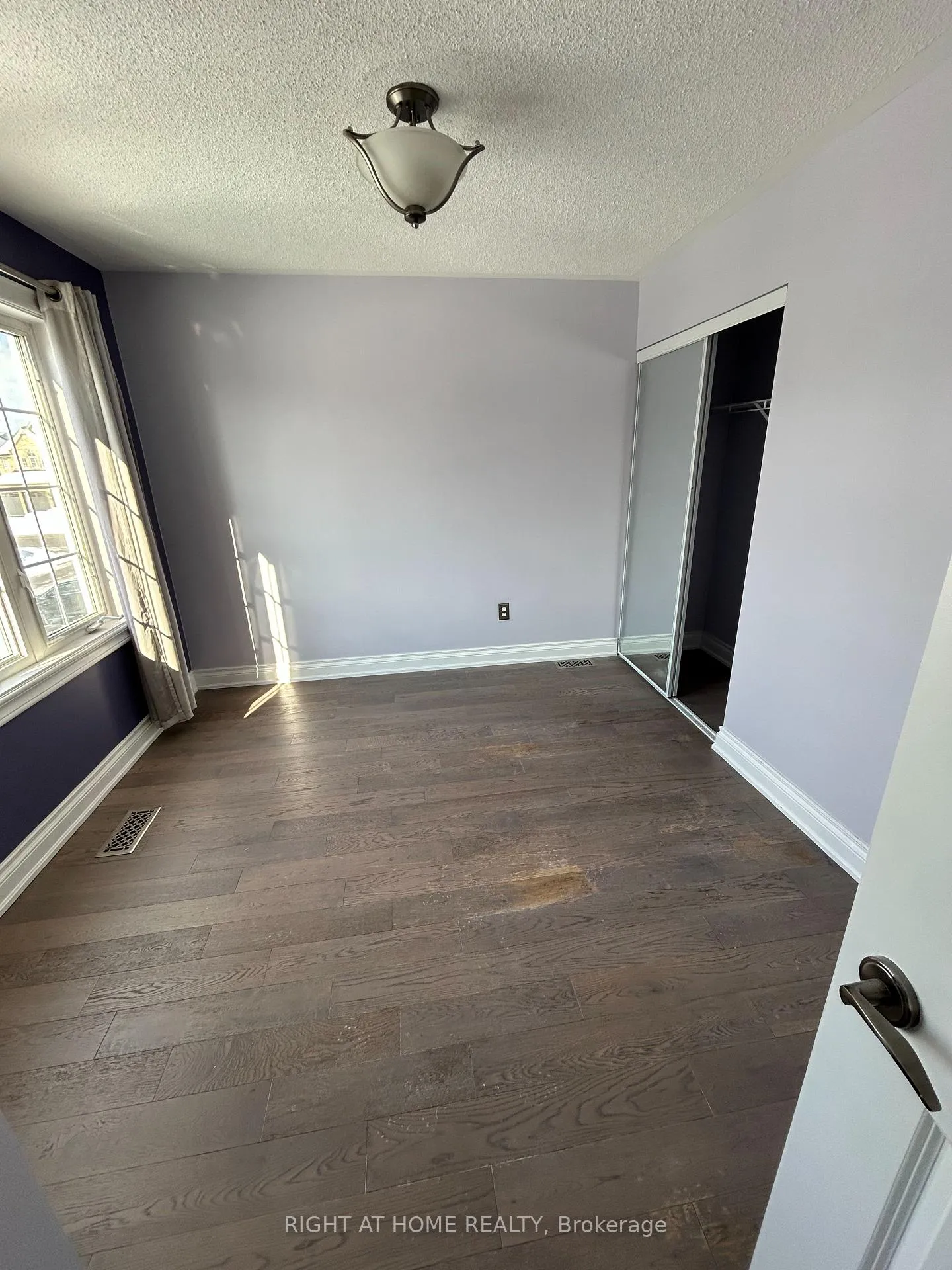 Photo 14 of 15 Allworth Crescent, Clarington, Bowmanville — HOMEH