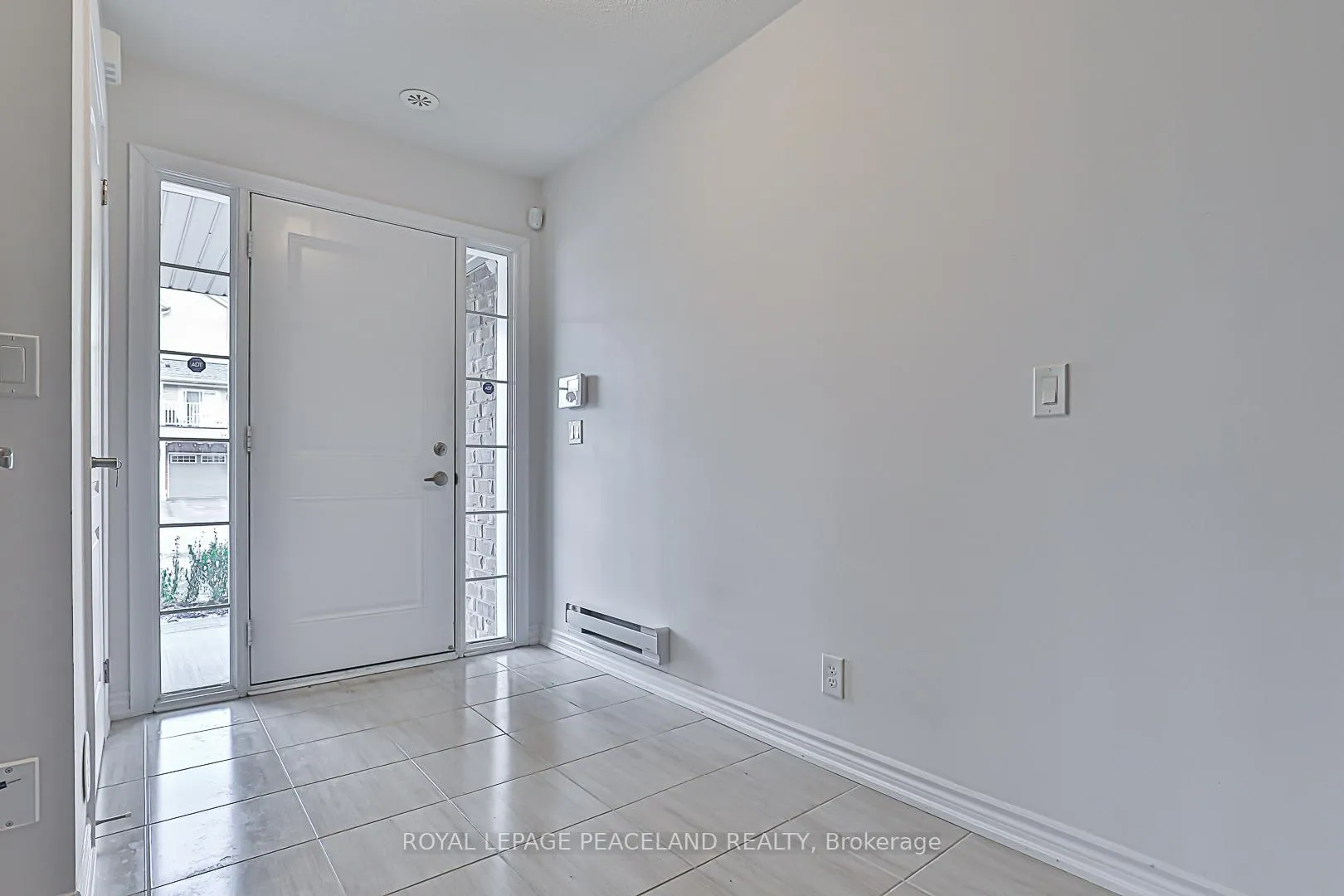 Photo 5 of 61 Tabaret Crescent, Oshawa, Windfields — HOMEH