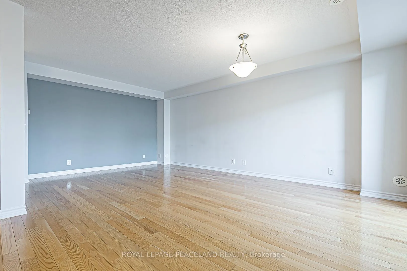 Photo 7 of 61 Tabaret Crescent, Oshawa, Windfields — HOMEH