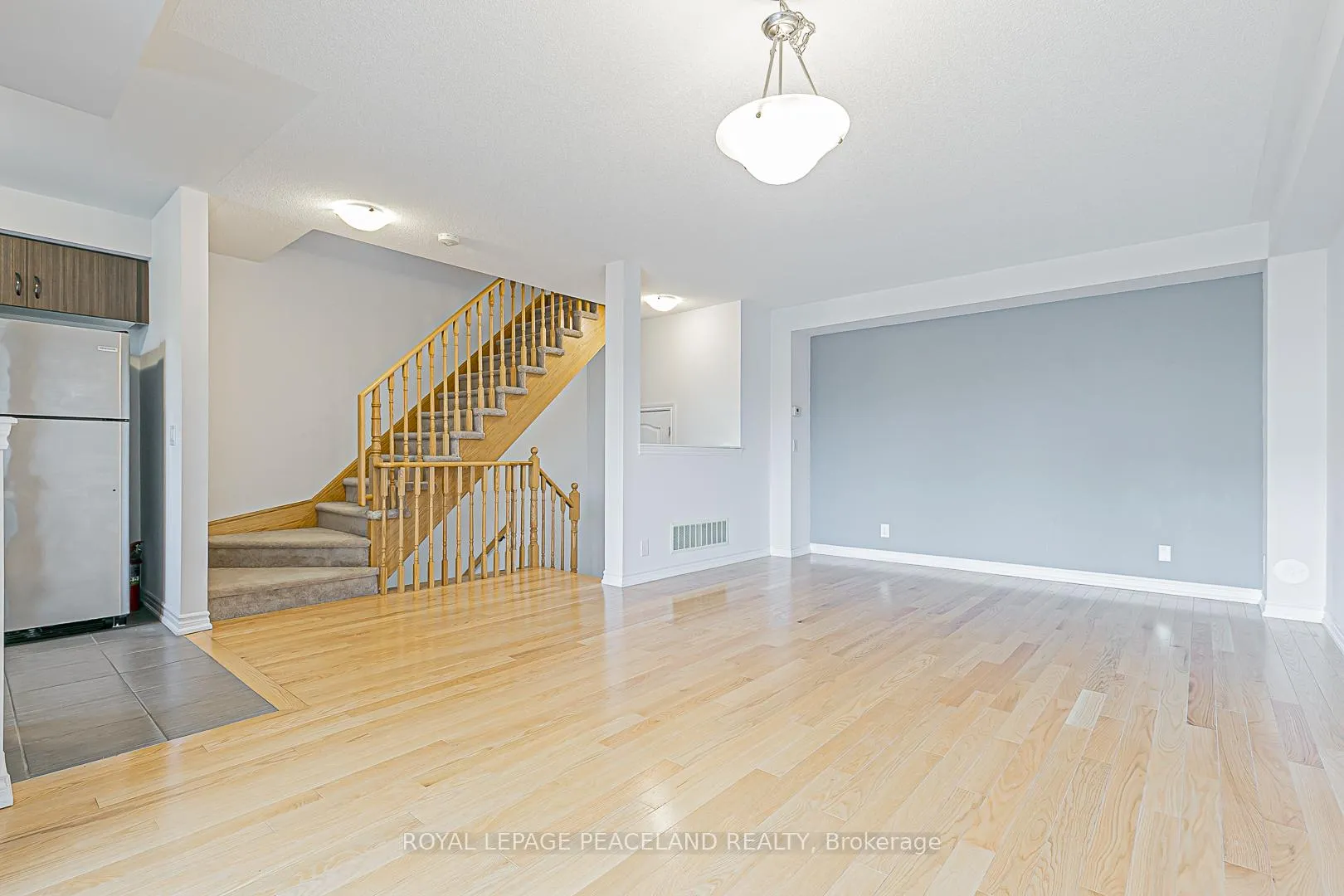 Photo 8 of 61 Tabaret Crescent, Oshawa, Windfields — HOMEH