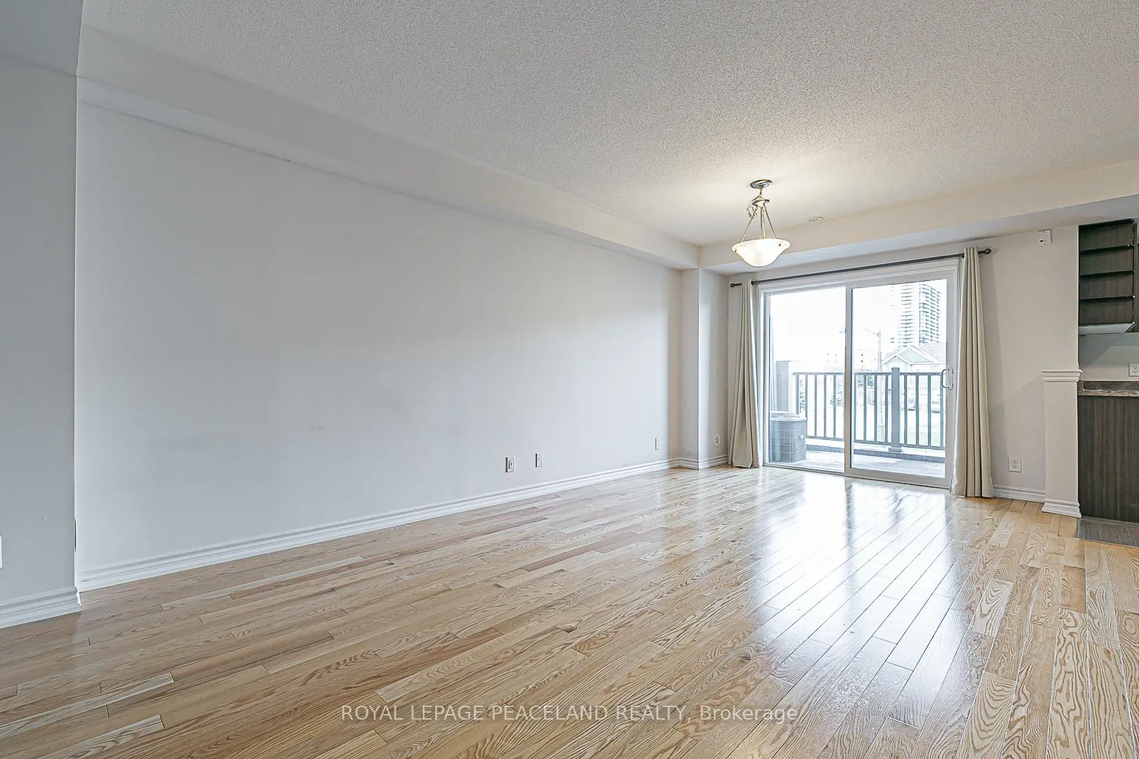 Photo 9 of 61 Tabaret Crescent, Oshawa, Windfields — HOMEH