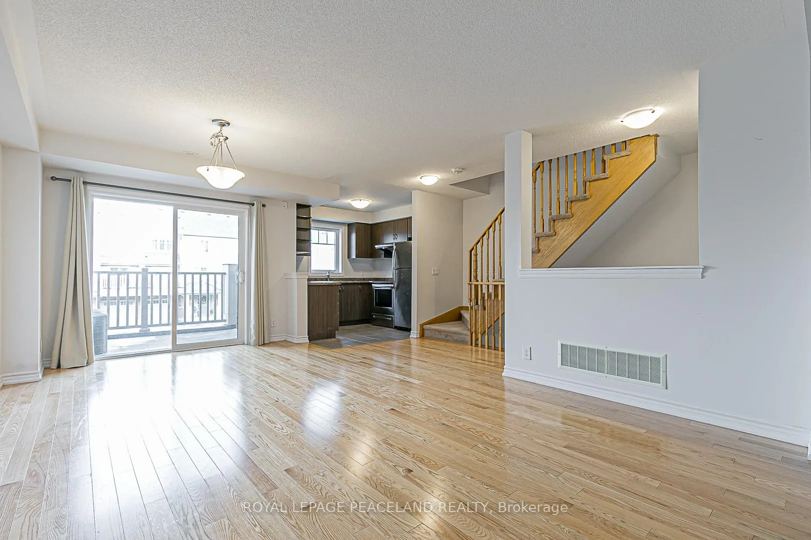 Photo 10 of 61 Tabaret Crescent, Oshawa, Windfields — HOMEH