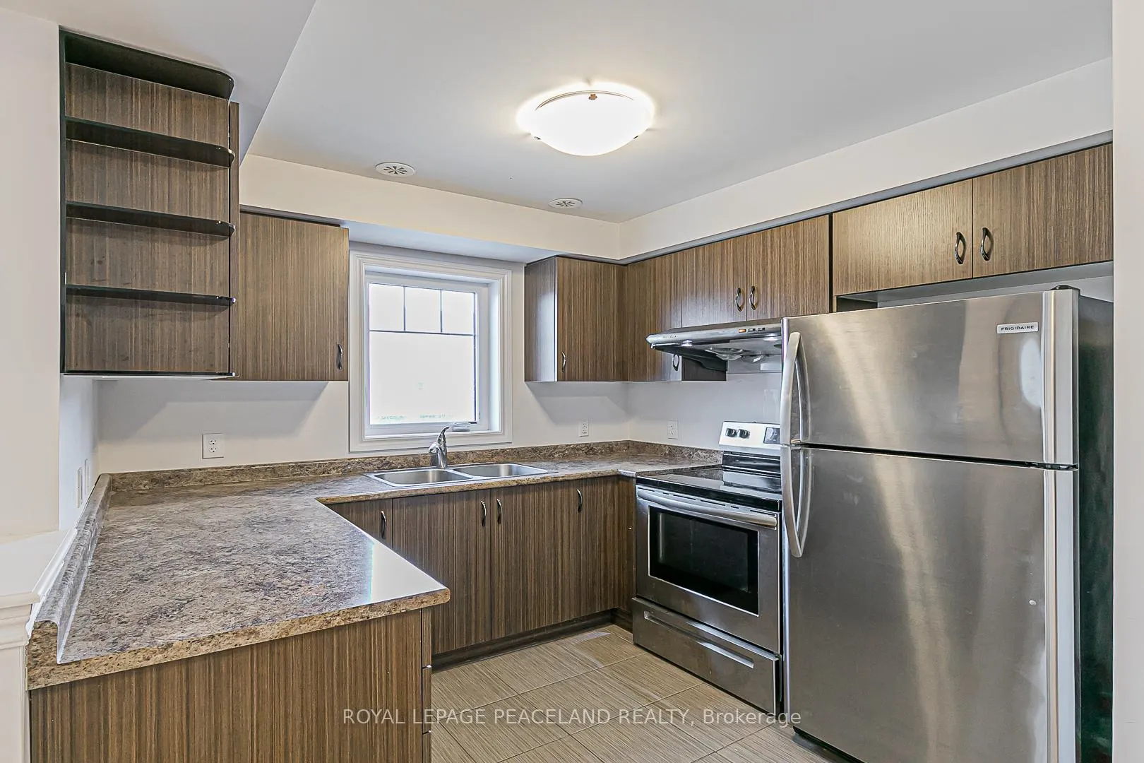 Photo 11 of 61 Tabaret Crescent, Oshawa, Windfields — HOMEH