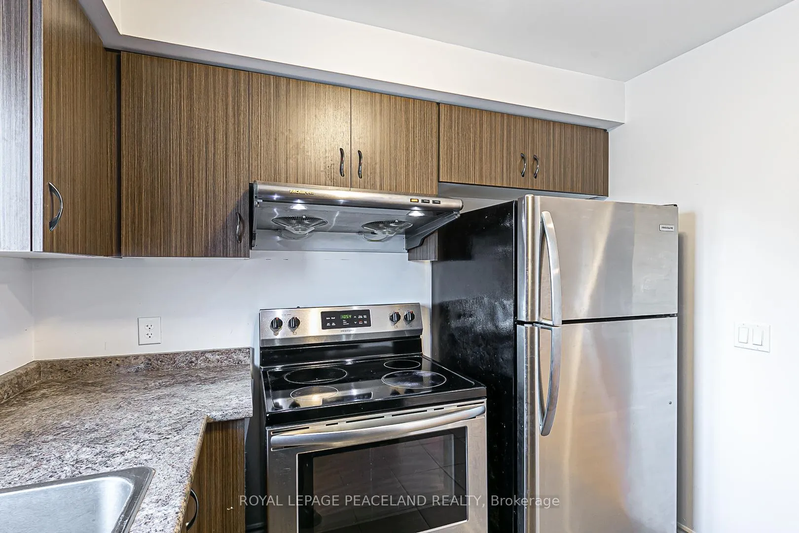 Photo 12 of 61 Tabaret Crescent, Oshawa, Windfields — HOMEH