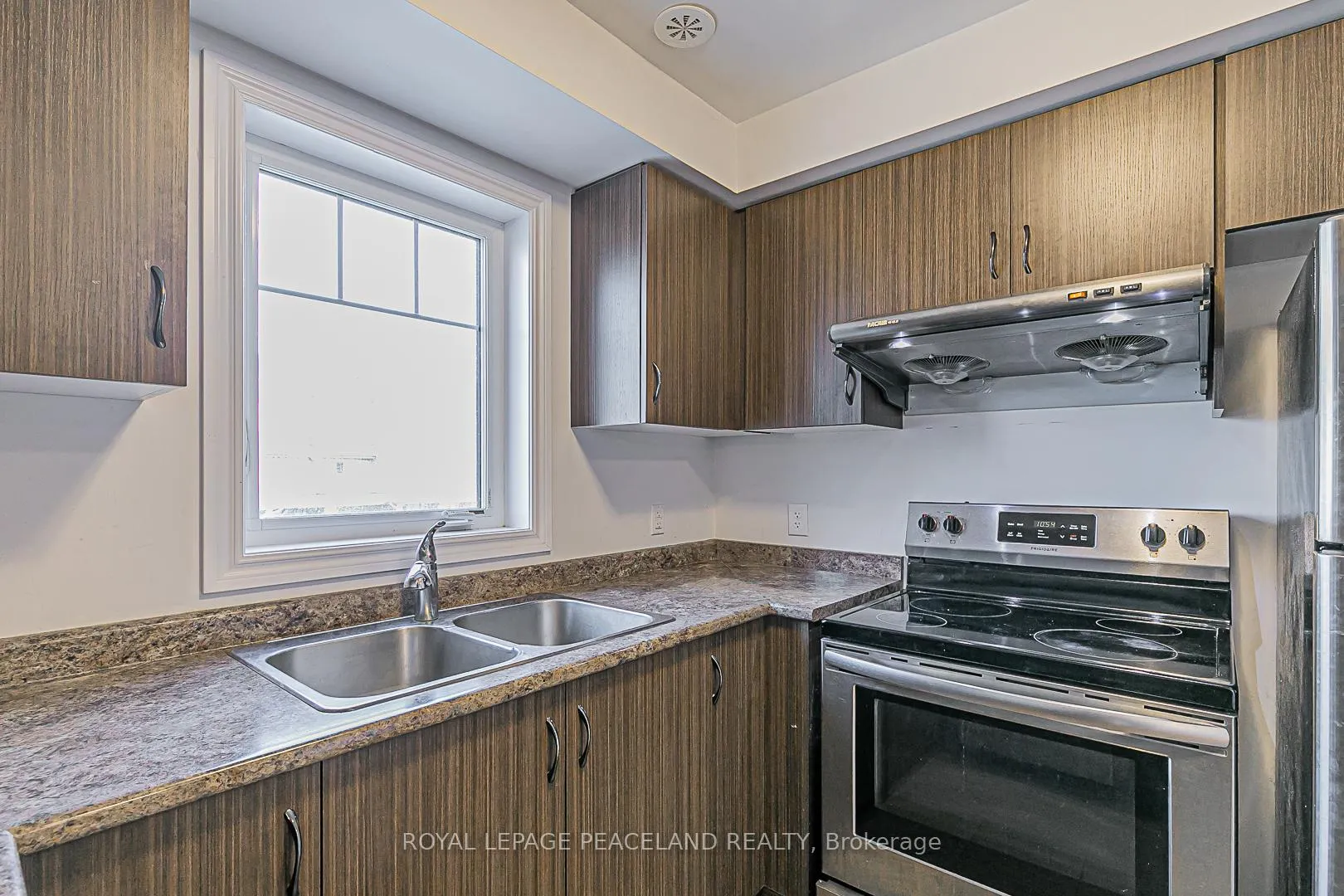 Photo 13 of 61 Tabaret Crescent, Oshawa, Windfields — HOMEH
