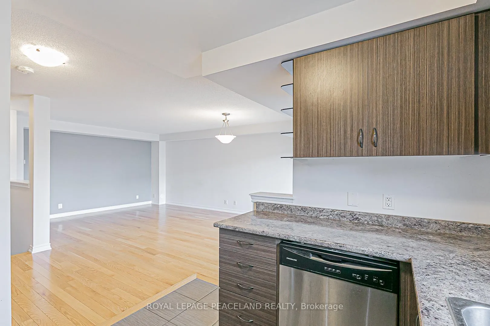 Photo 15 of 61 Tabaret Crescent, Oshawa, Windfields — HOMEH