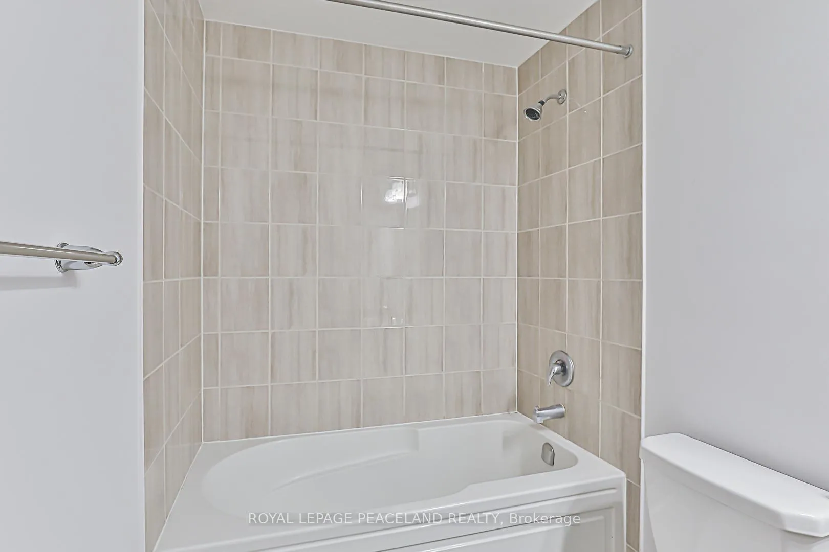 Photo 32 of 61 Tabaret Crescent, Oshawa, Windfields — HOMEH