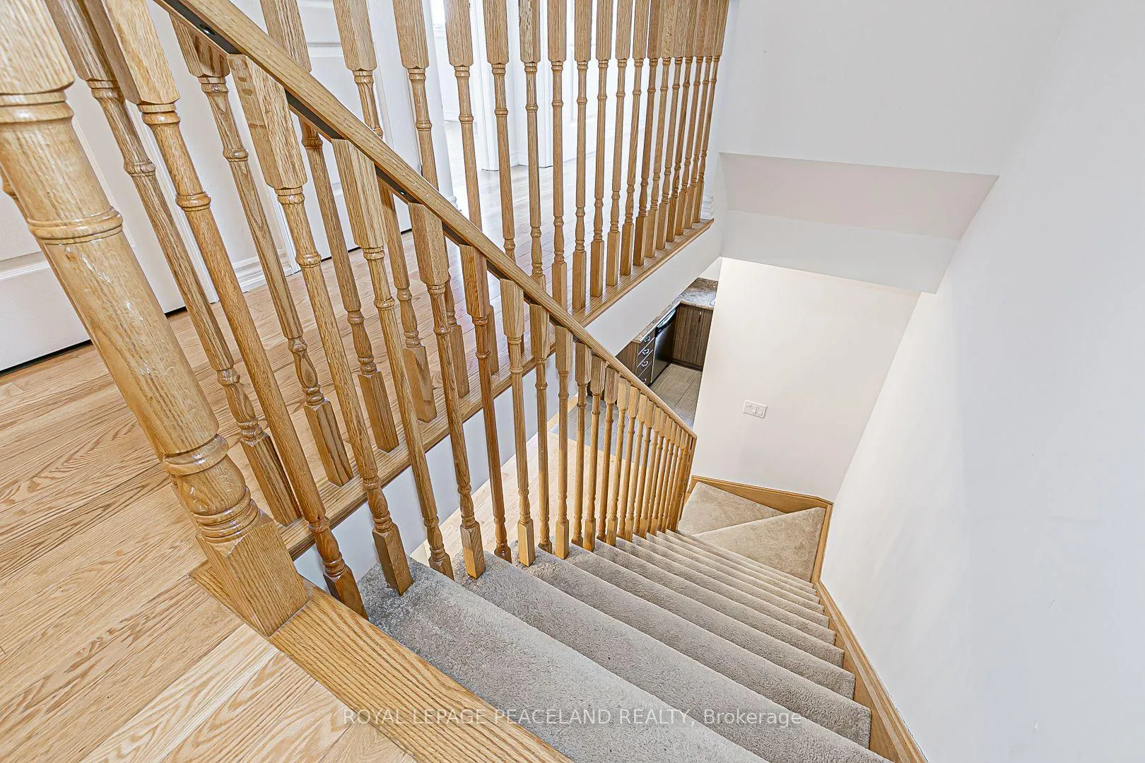 Photo 34 of 61 Tabaret Crescent, Oshawa, Windfields — HOMEH