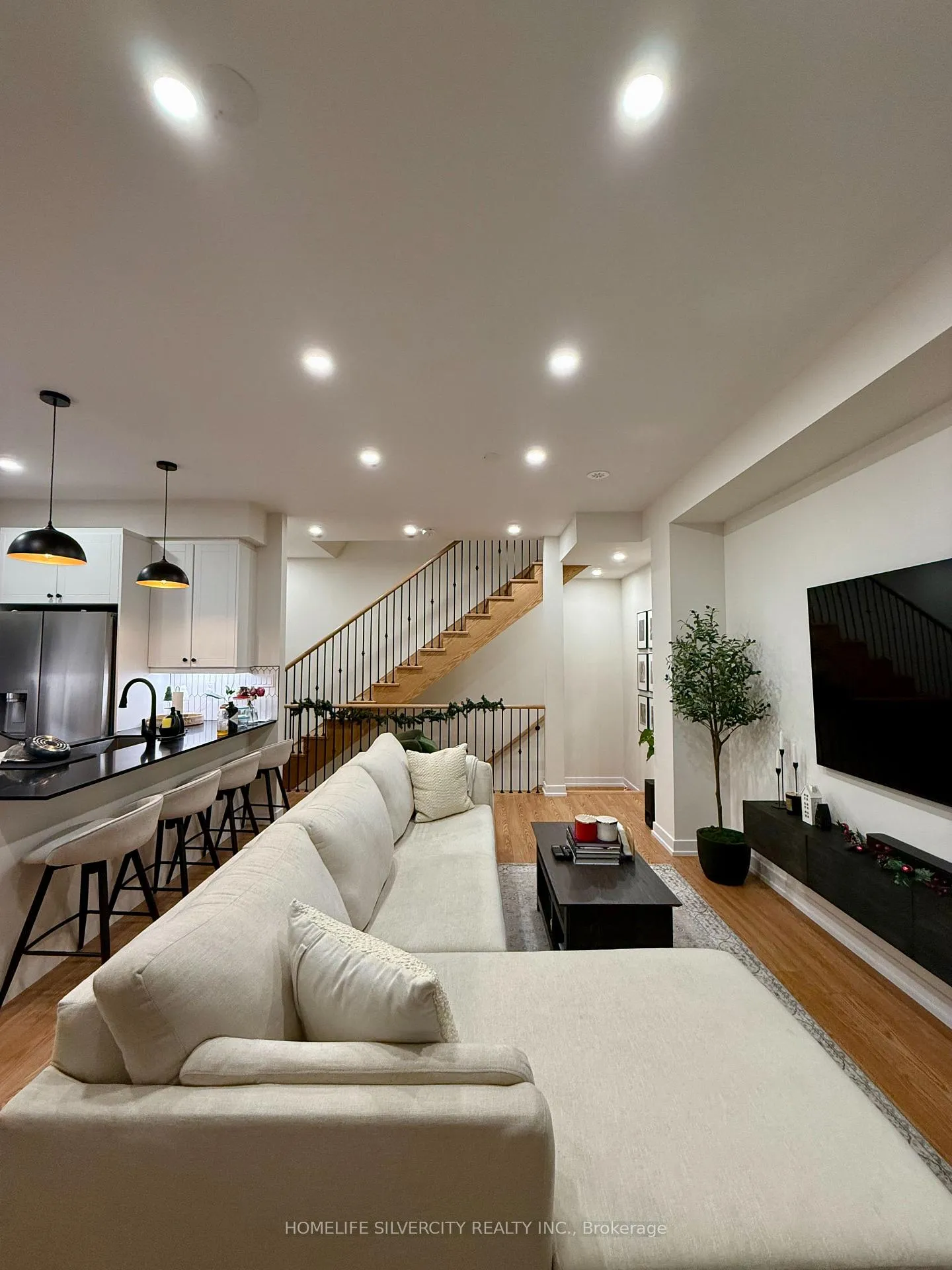 Photo 10 of 42 Chiffon Street, Vaughan, Steeles West Industrial — HOMEH