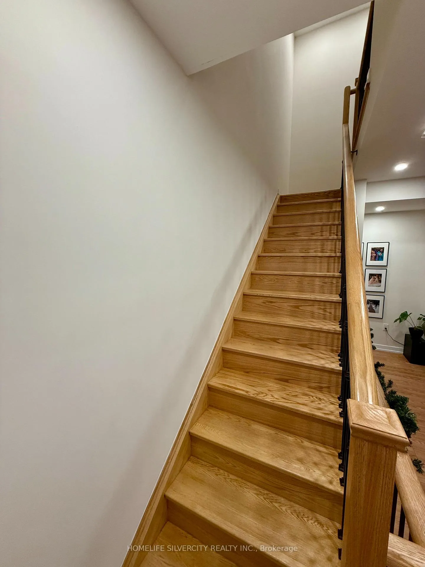 Photo 12 of 42 Chiffon Street, Vaughan, Steeles West Industrial — HOMEH