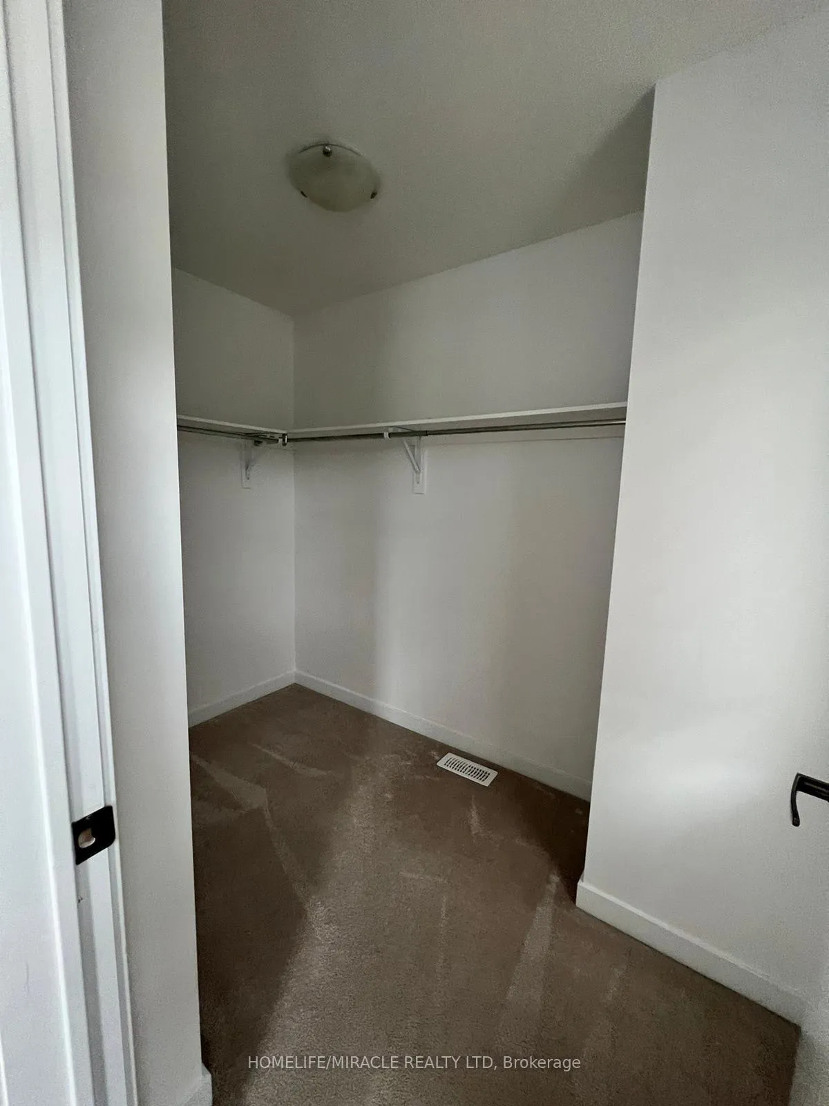 Photo 9 of 226 Crafter Crescent, Hamilton, Stoney Creek Mountain — HOMEH