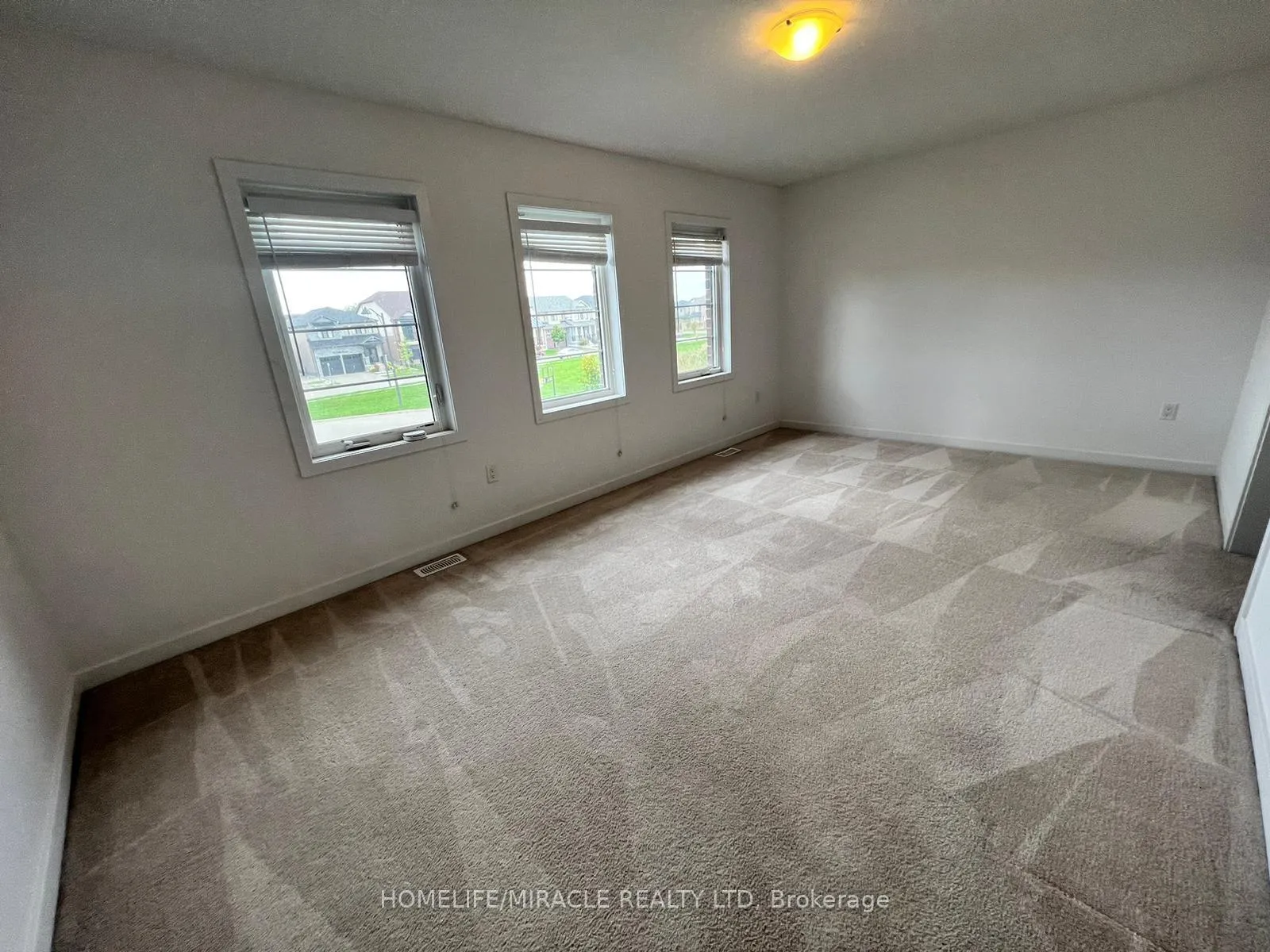 Photo 11 of 226 Crafter Crescent, Hamilton, Stoney Creek Mountain — HOMEH