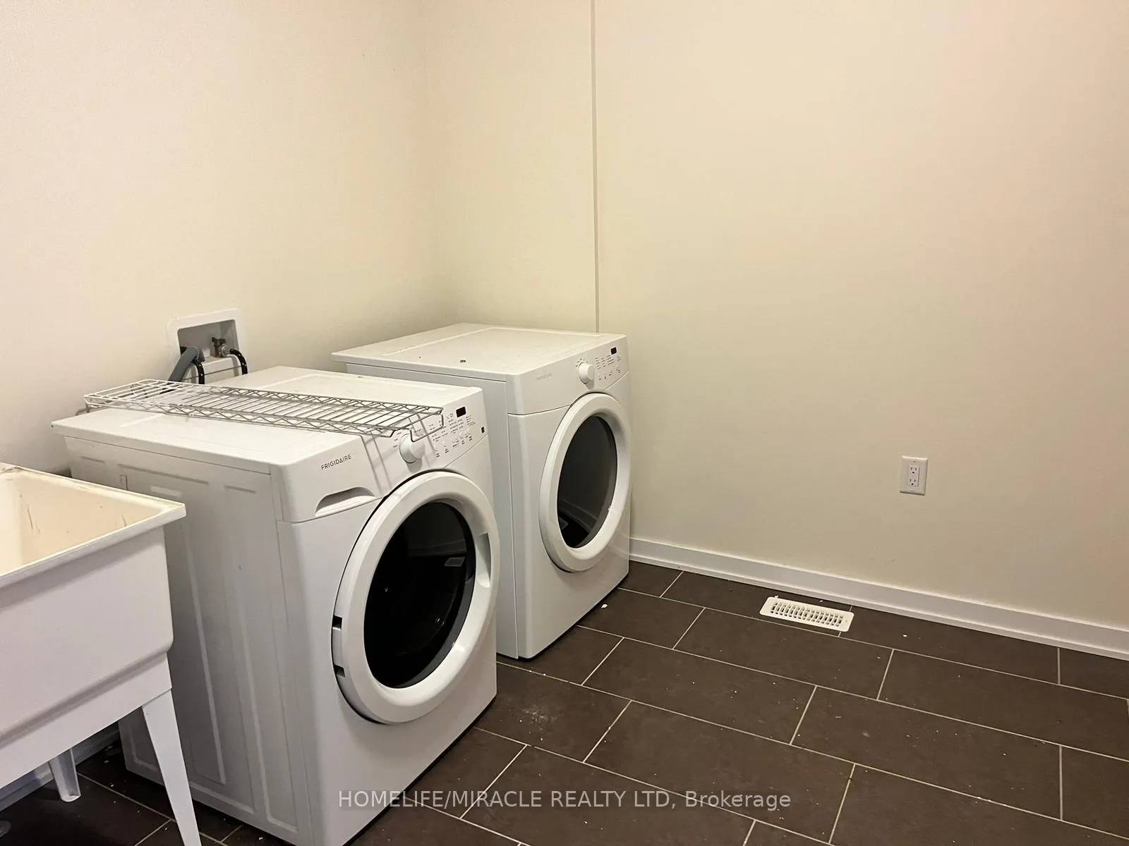 Photo 17 of 226 Crafter Crescent, Hamilton, Stoney Creek Mountain — HOMEH