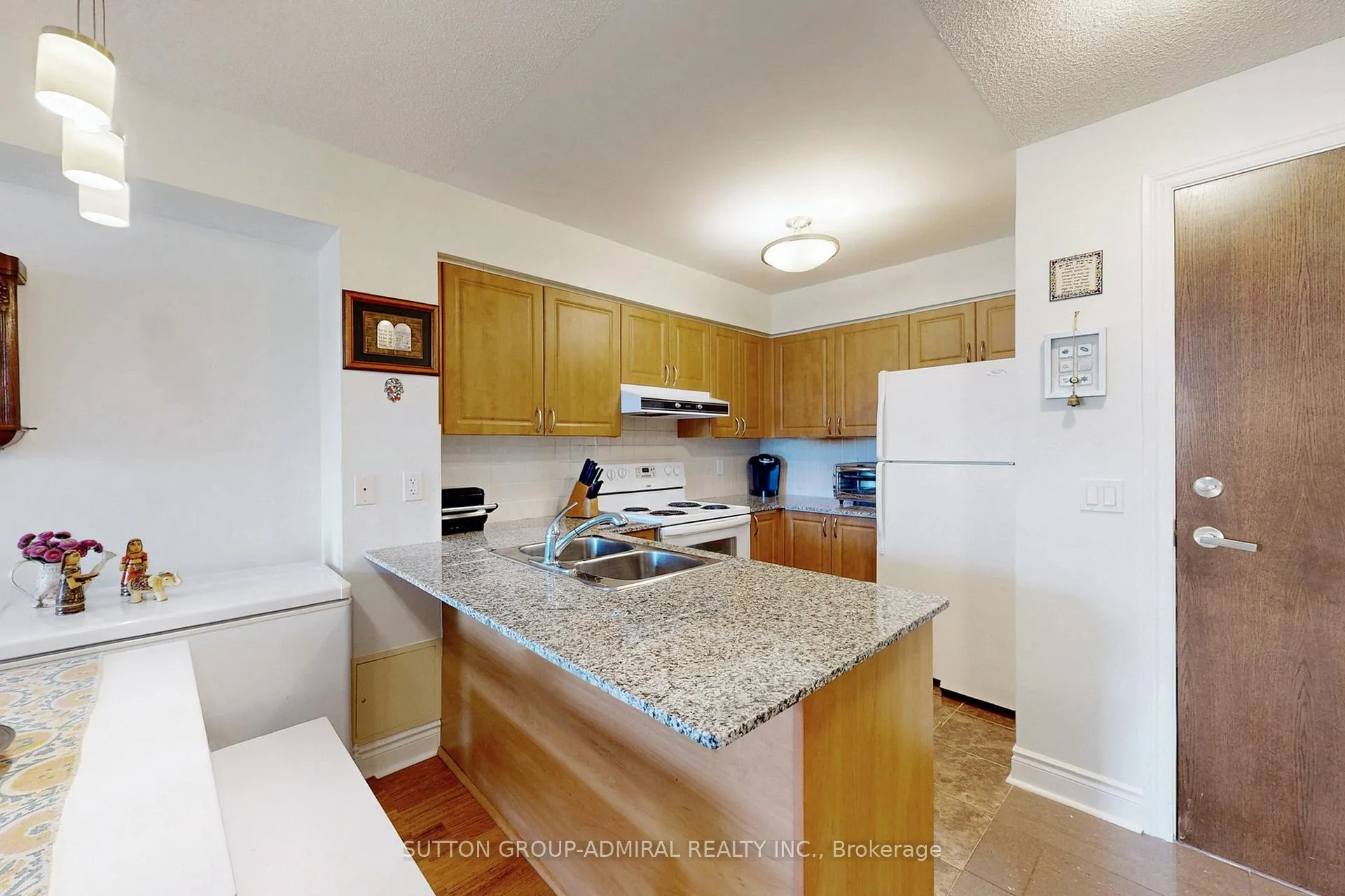 Photo 15 of Unit 406, 7 North Park Road, Vaughan, Beverley Glen — HOMEH