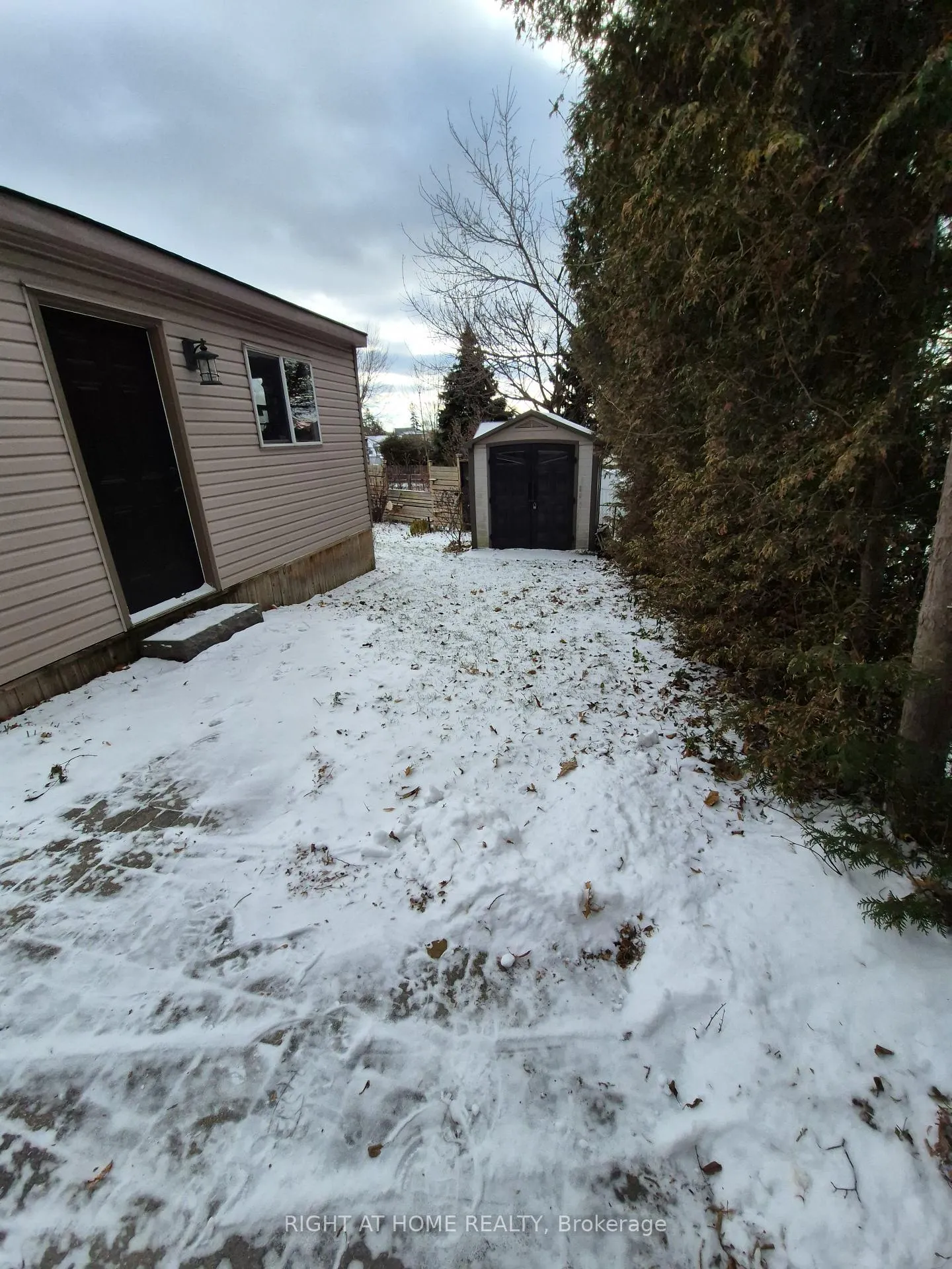 Photo 10 of Unit A, 25 Wellington Avenue, Oshawa, Lakeview — HOMEH