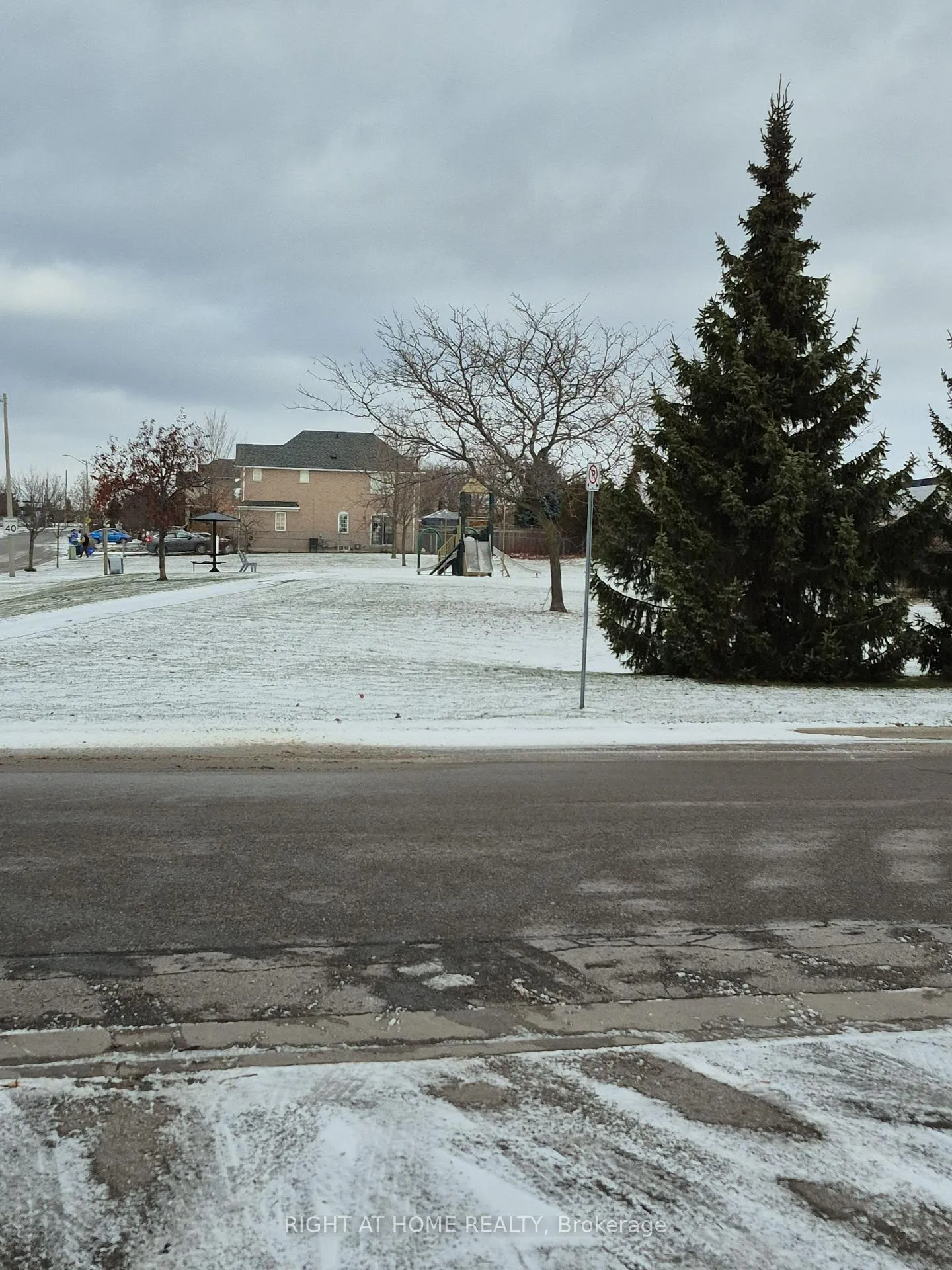 Photo 11 of Unit A, 25 Wellington Avenue, Oshawa, Lakeview — HOMEH