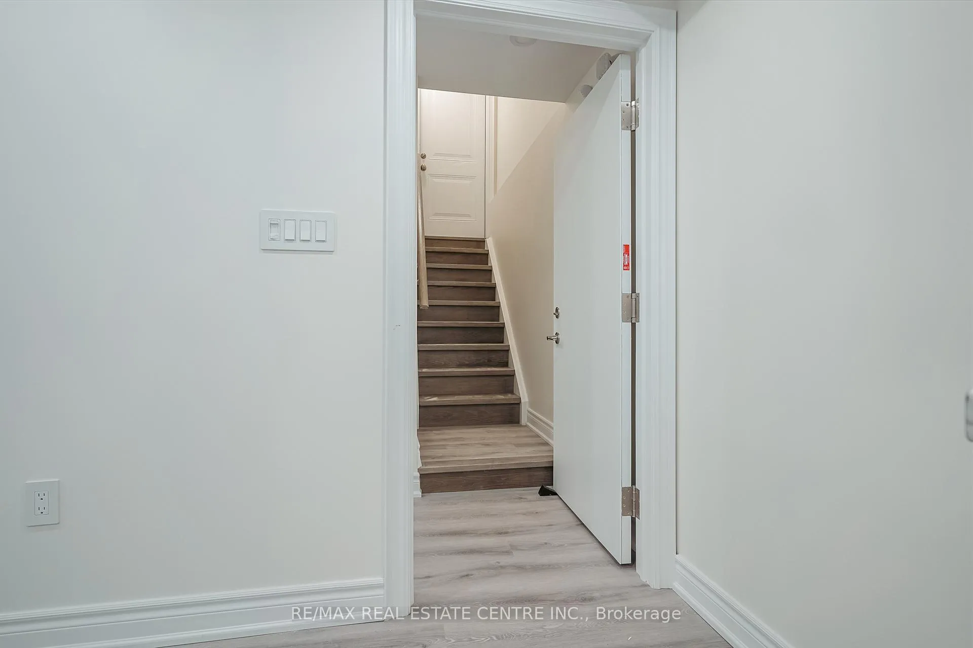 Photo 3 of 431 Ramsey Place, Milton, Ford — HOMEH