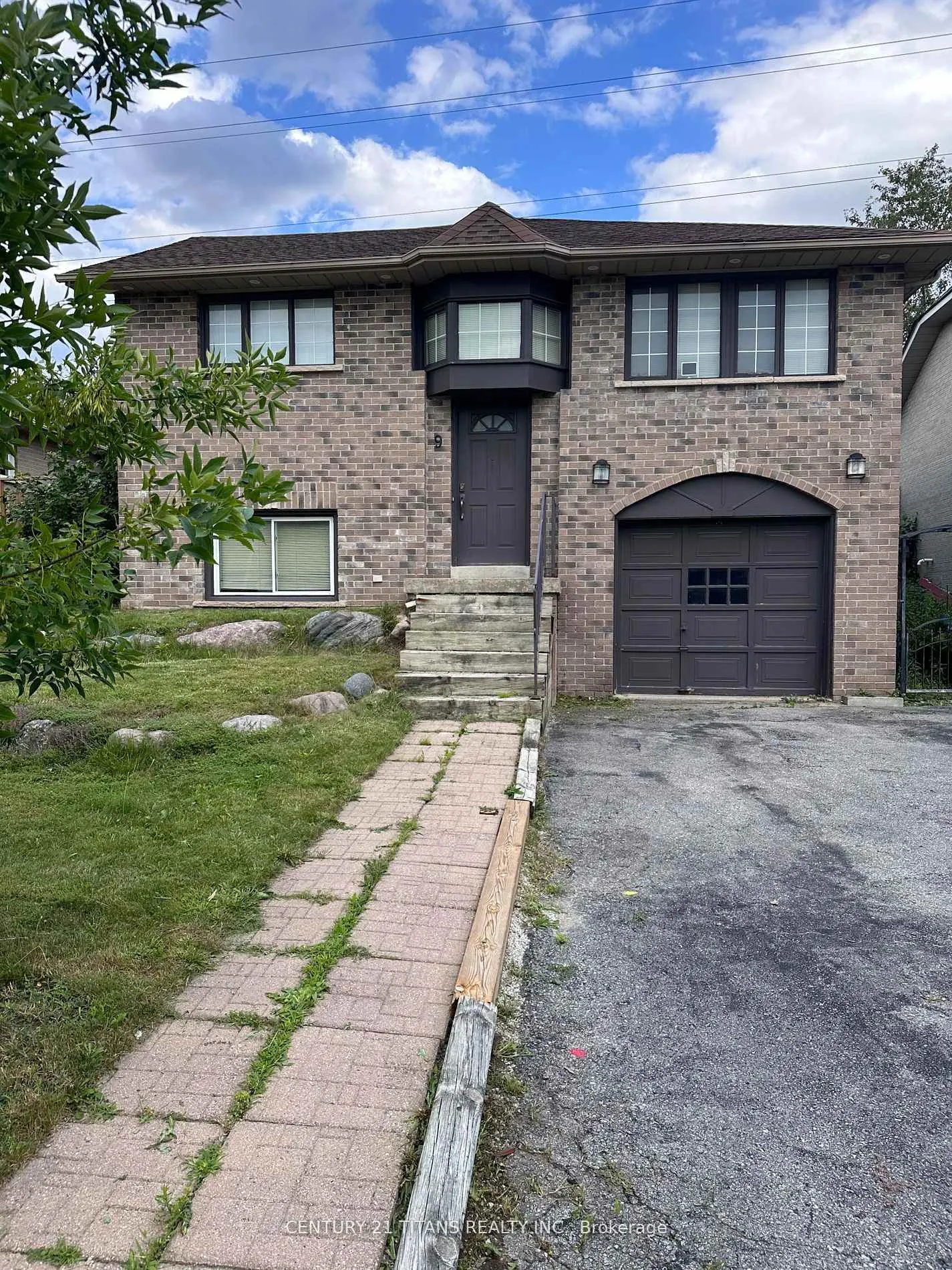 Front of 9 Visser Court