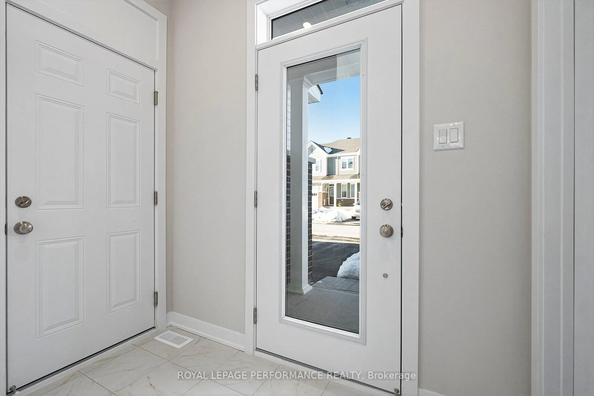 Photo 4 of 416 Epoch Street, Ottawa, Barrhaven - Half Moon Bay — HOMEH