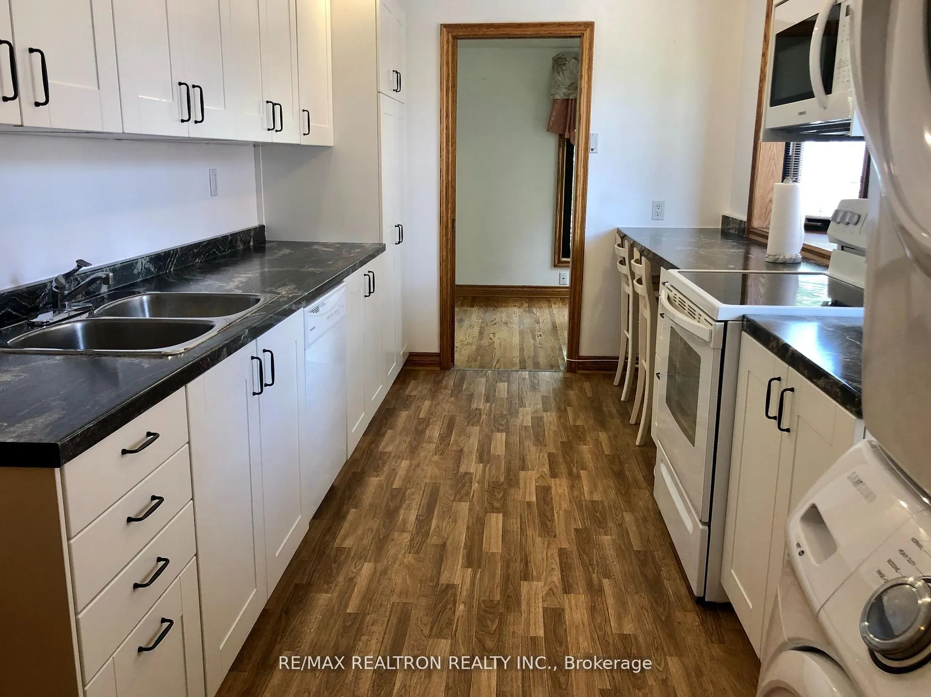 Photo 3 of 39 Spruce Avenue, Richmond Hill, South Richvale — HOMEH