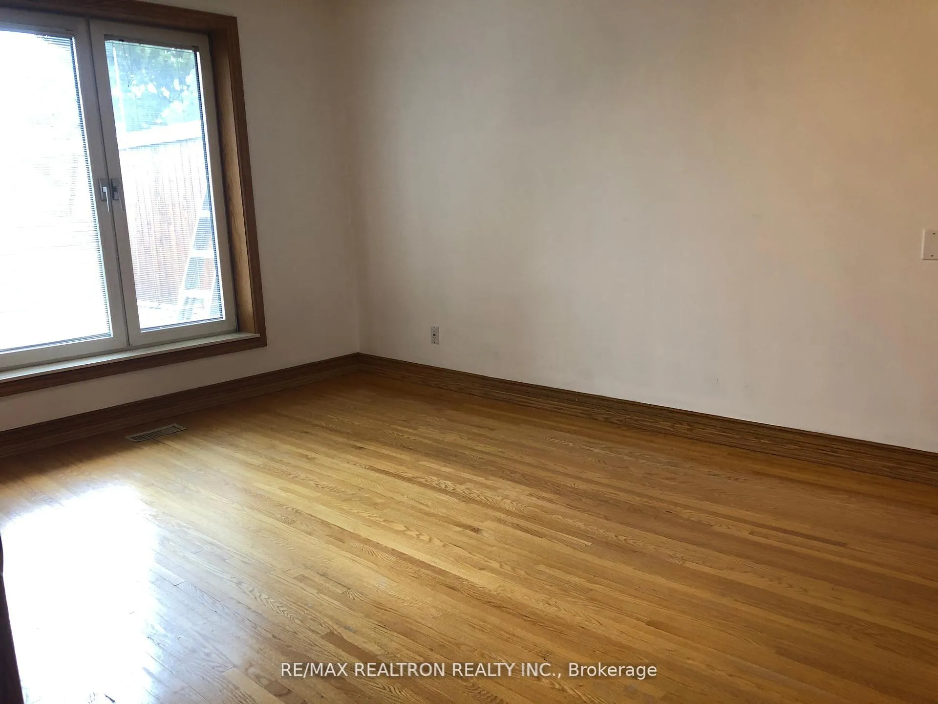 Photo 8 of 39 Spruce Avenue, Richmond Hill, South Richvale — HOMEH