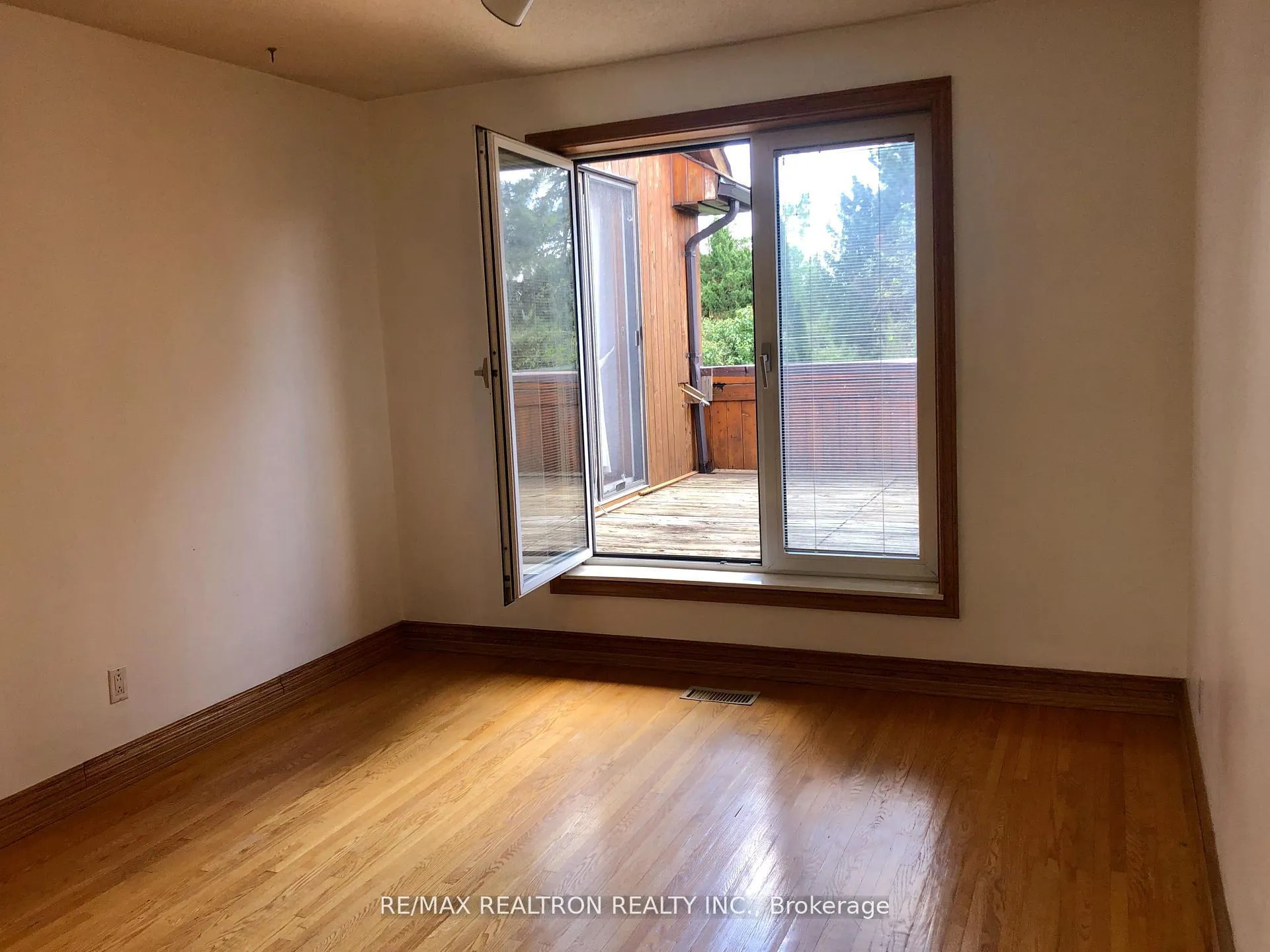 Photo 9 of 39 Spruce Avenue, Richmond Hill, South Richvale — HOMEH